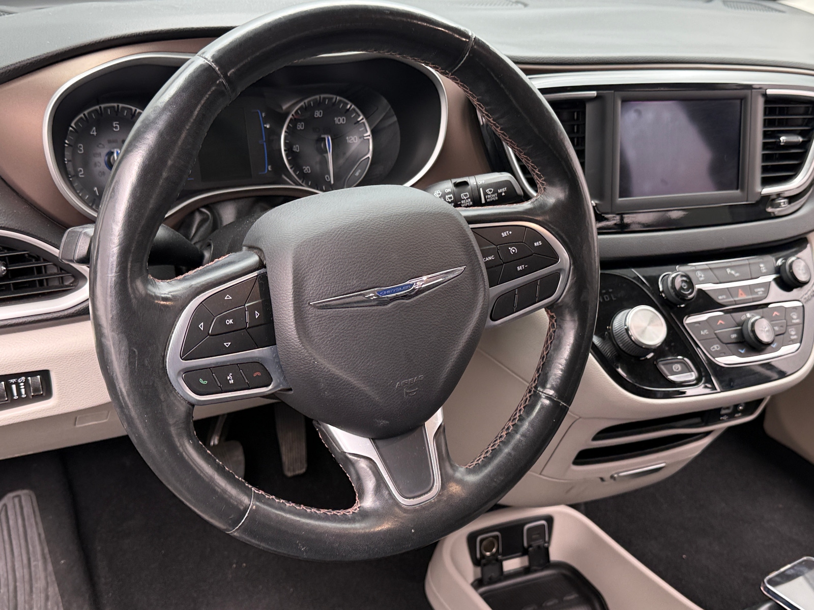 Thumbnail: 2019 Chrysler Pacifica - 4