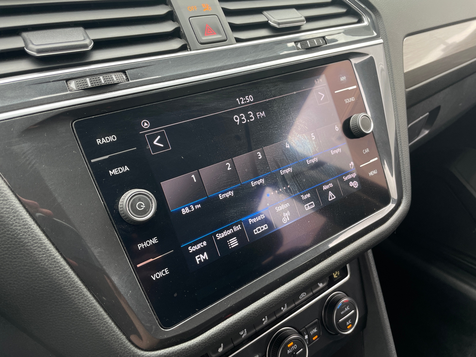 Thumbnail: 2021 Volkswagen Tiguan - 4