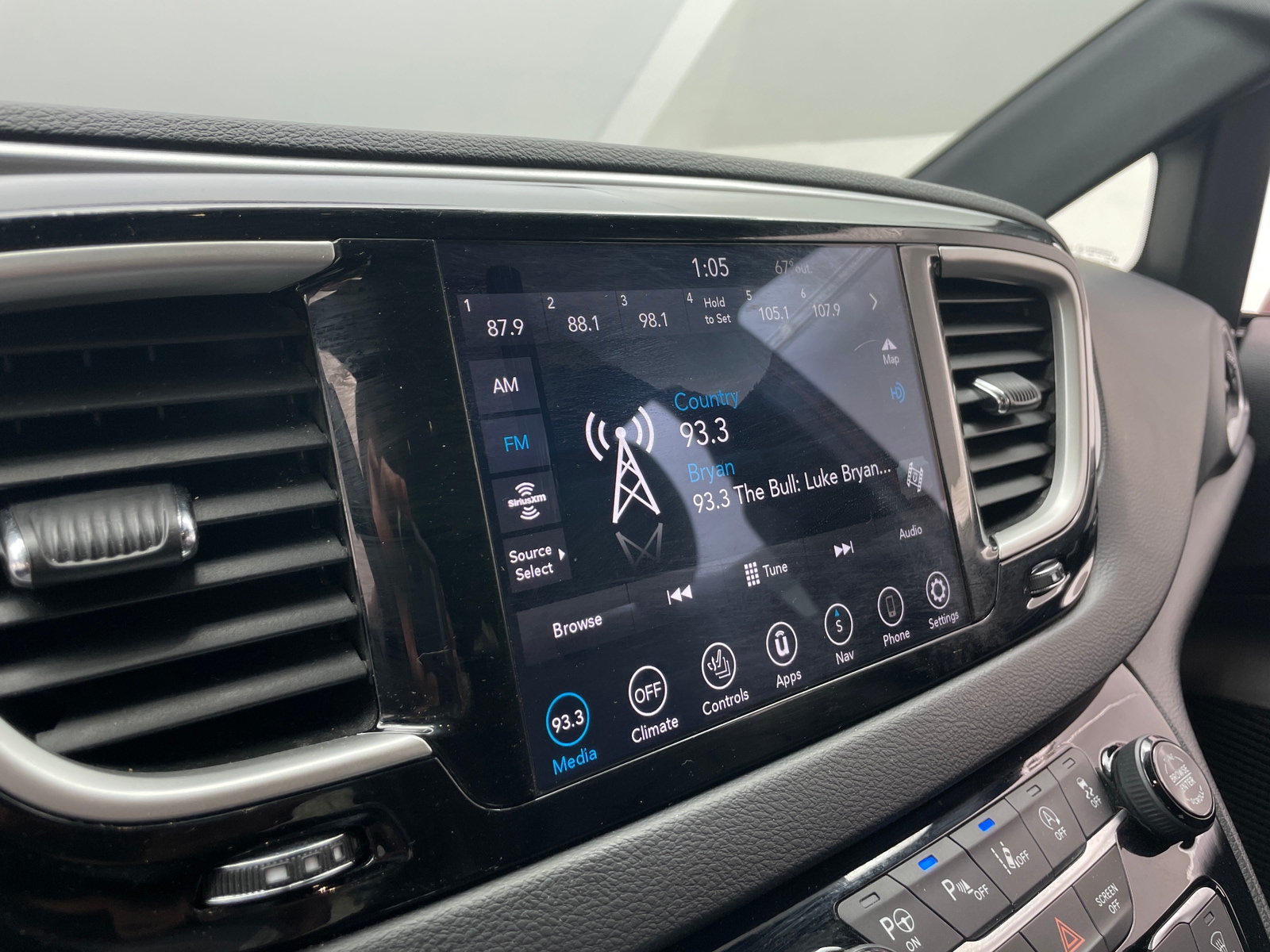 Thumbnail: 2020 Chrysler Pacifica - 3