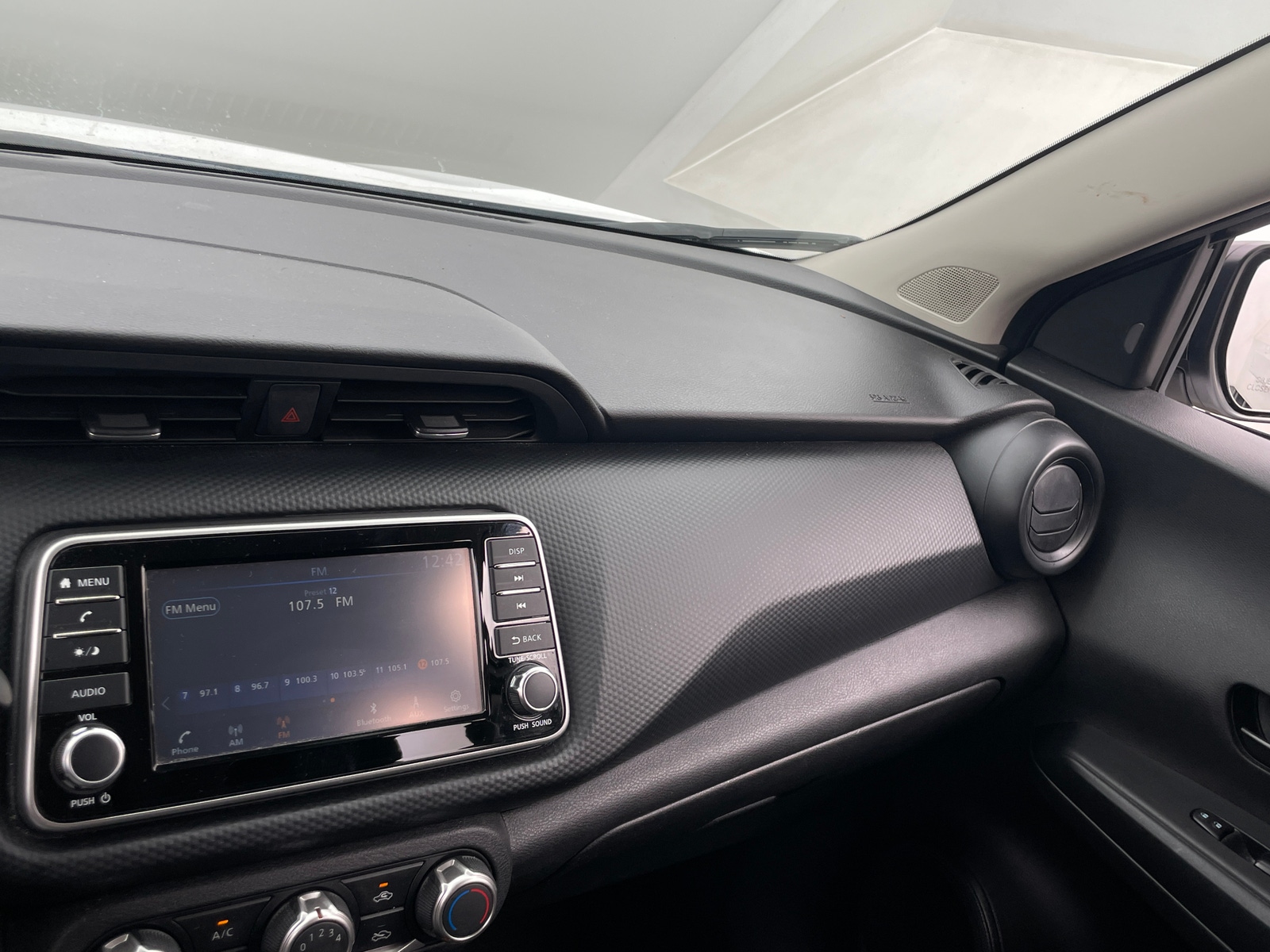 Thumbnail: 2023 Nissan Kicks - 4