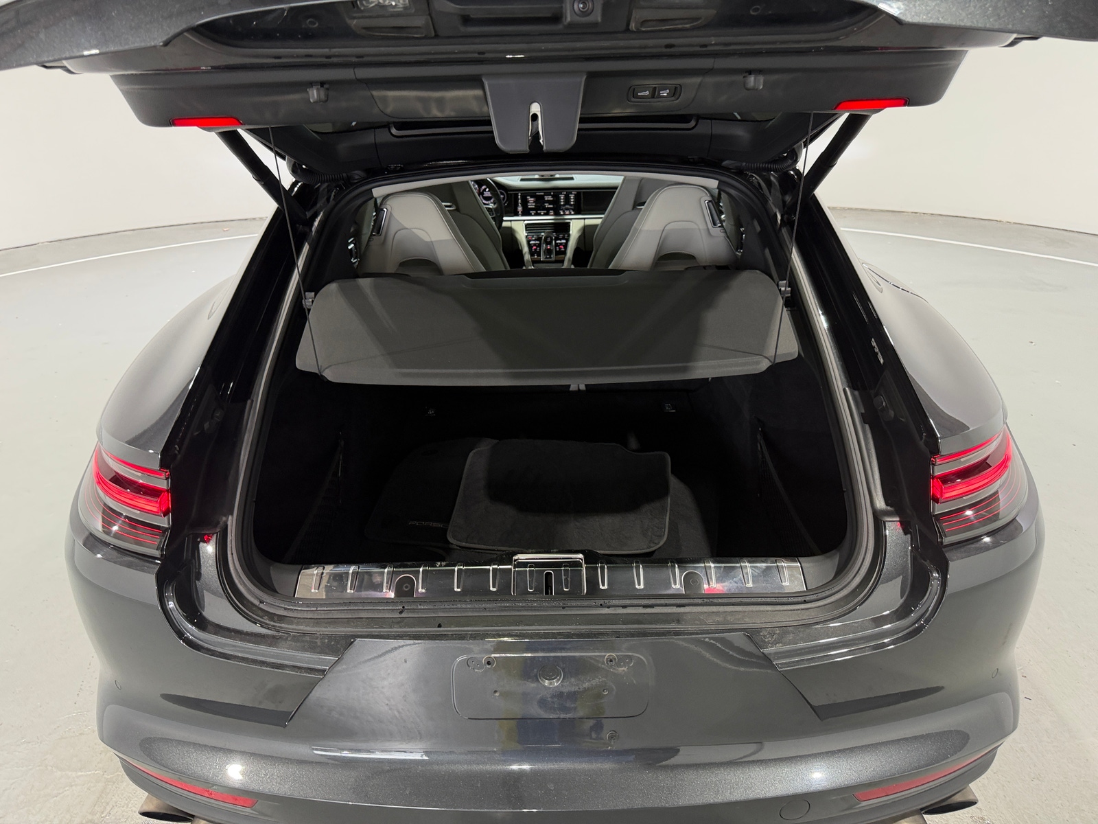 Thumbnail: 2018 Porsche Panamera - 6