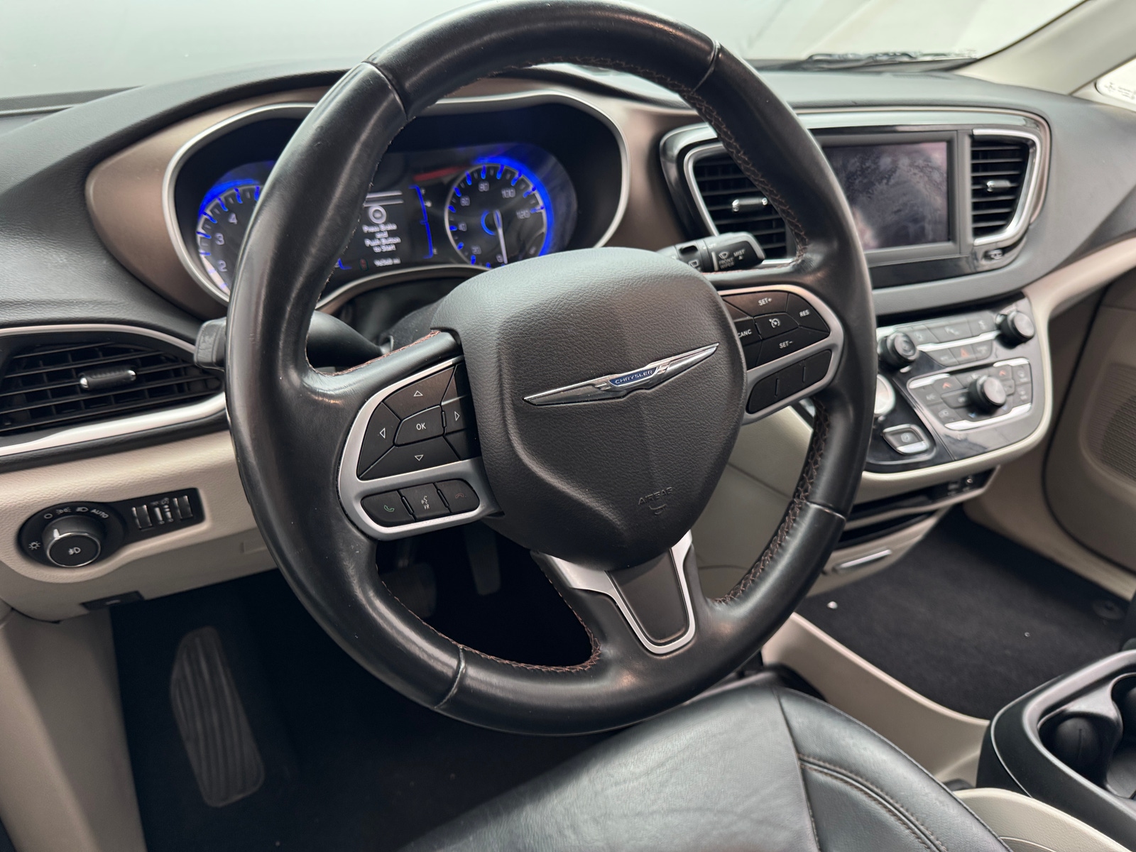 Thumbnail: 2018 Chrysler Pacifica - 4