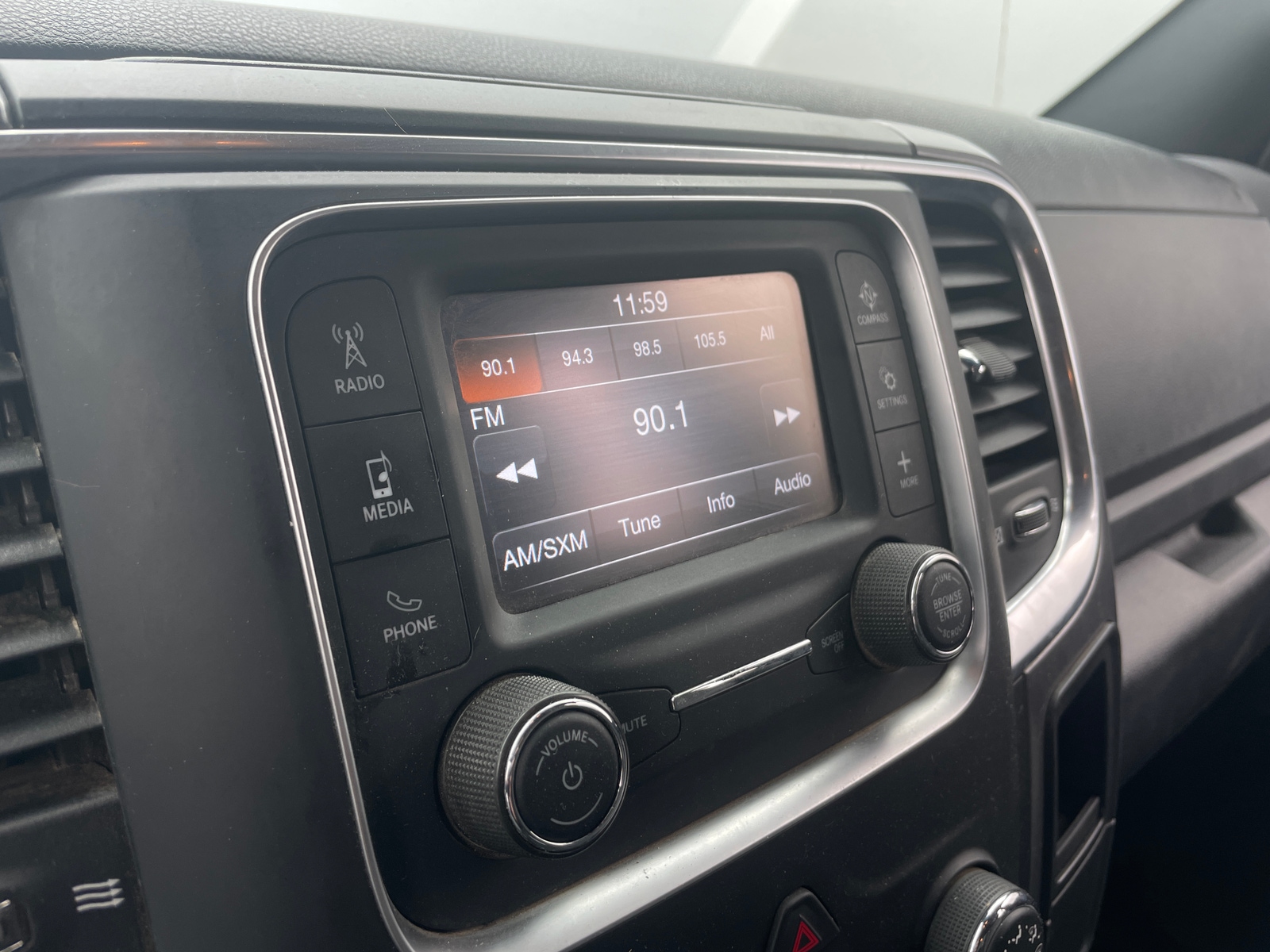 Thumbnail: 2021 RAM 1500 Classic - 4