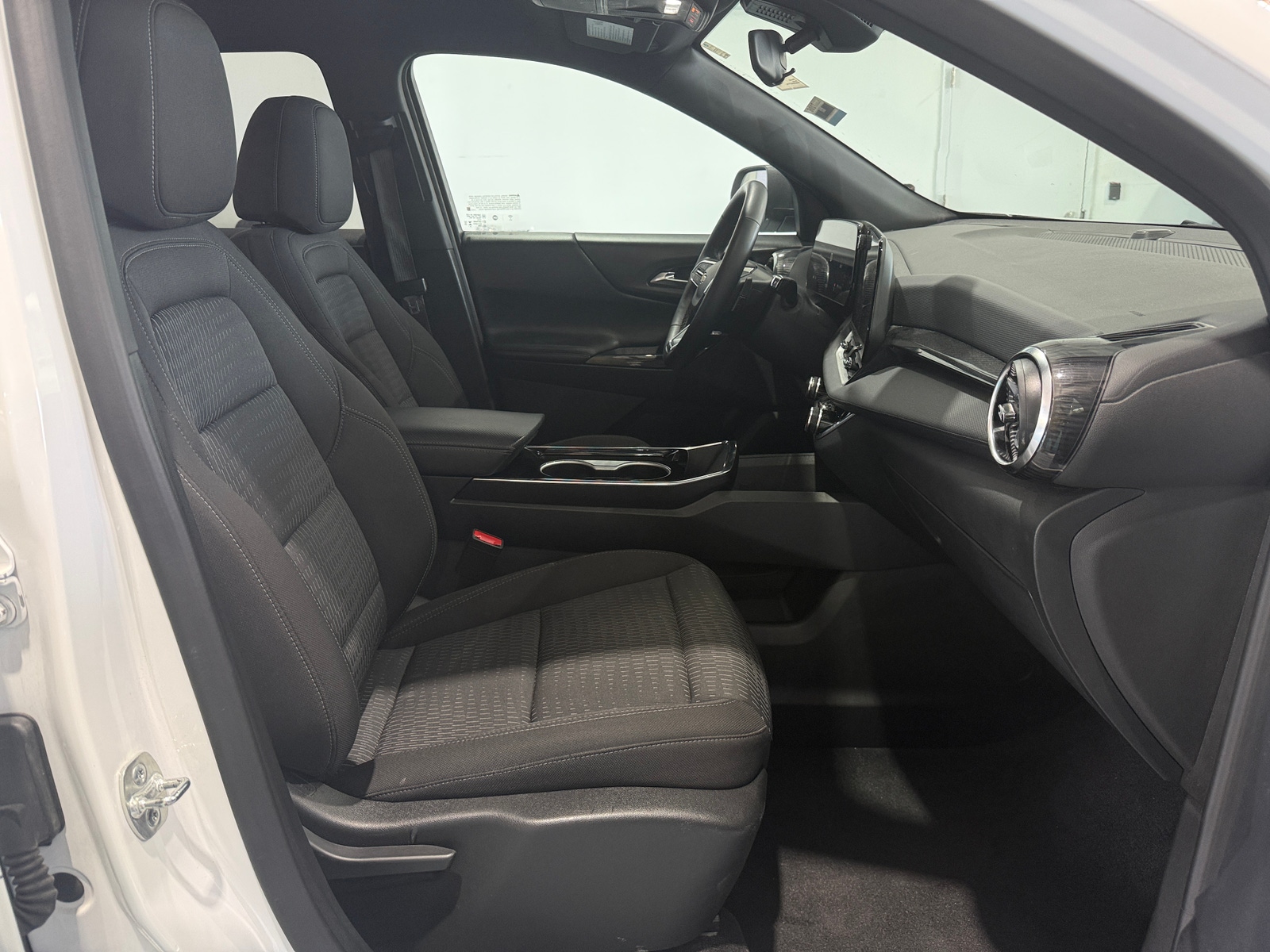 Thumbnail: 2025 Chevrolet Equinox - 2