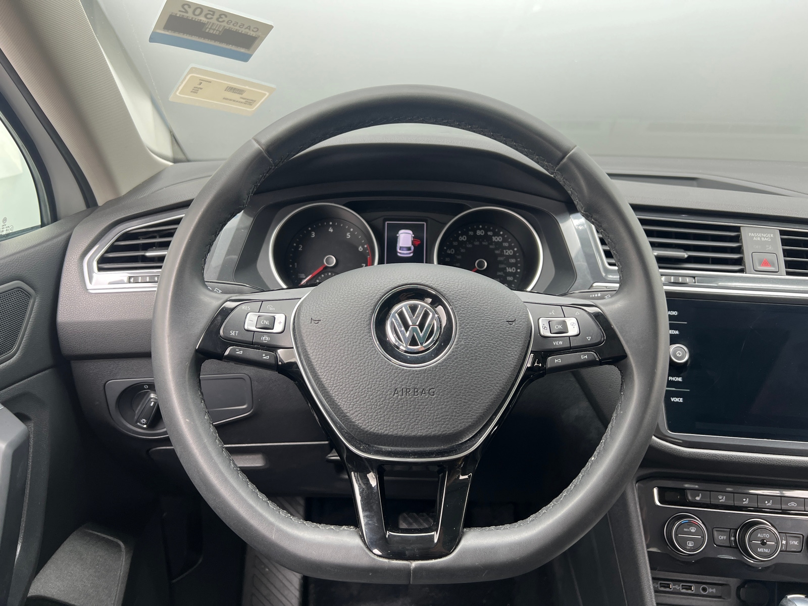 Thumbnail: 2020 Volkswagen Tiguan - 4