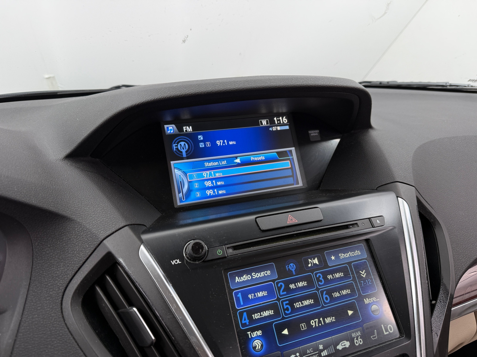 Thumbnail: 2016 Acura MDX - 3