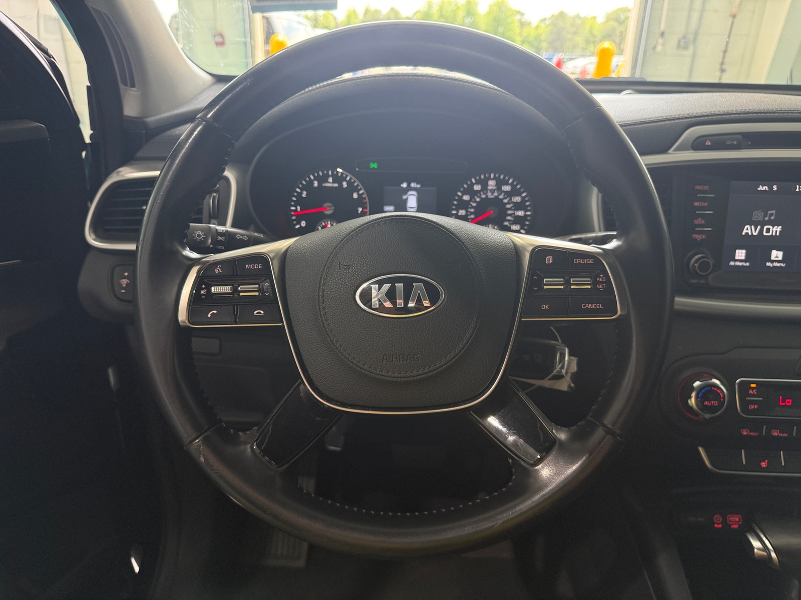 Thumbnail: 2019 Kia Sorento - 5