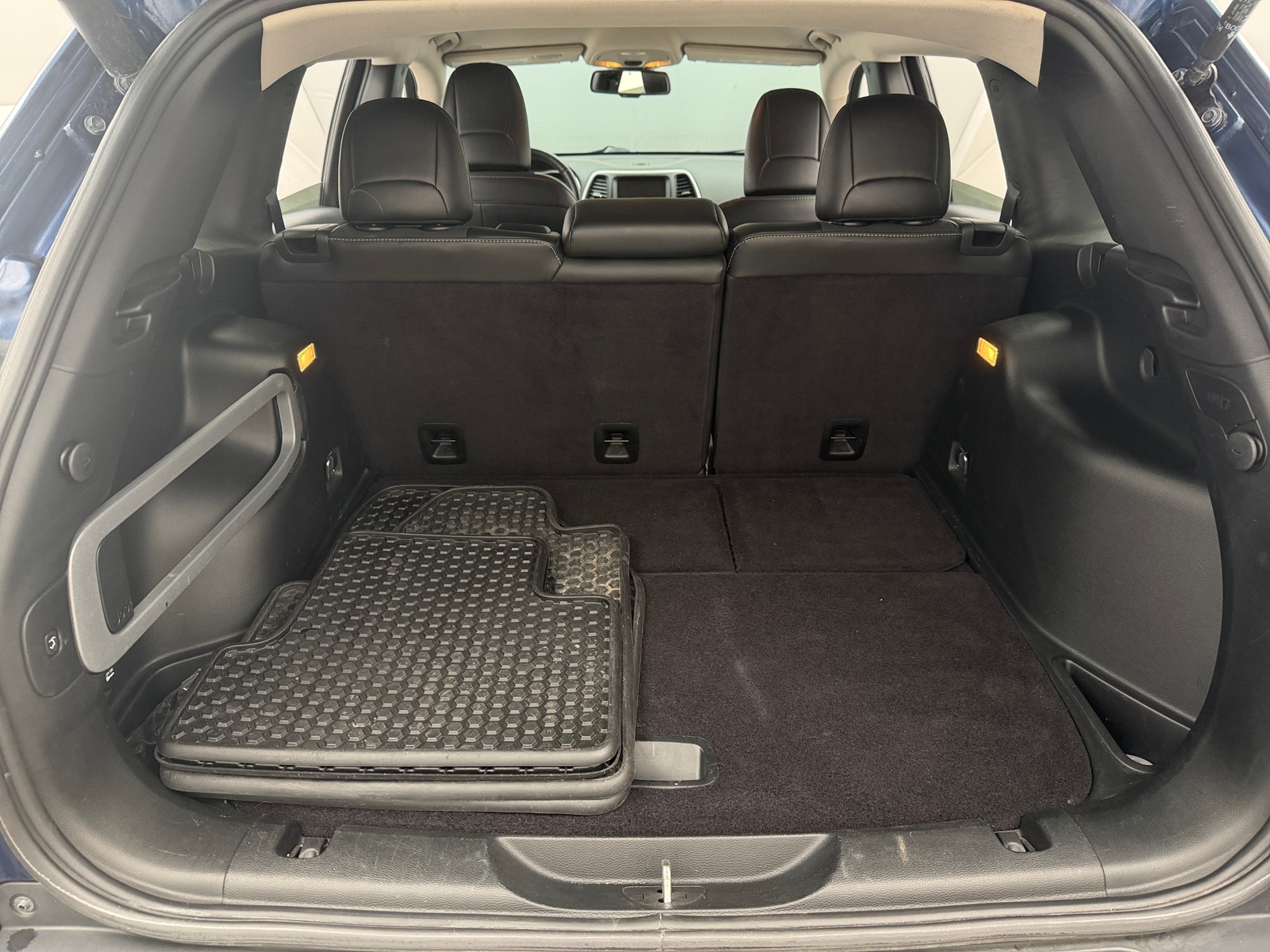 Thumbnail: 2018 Jeep Cherokee - 7