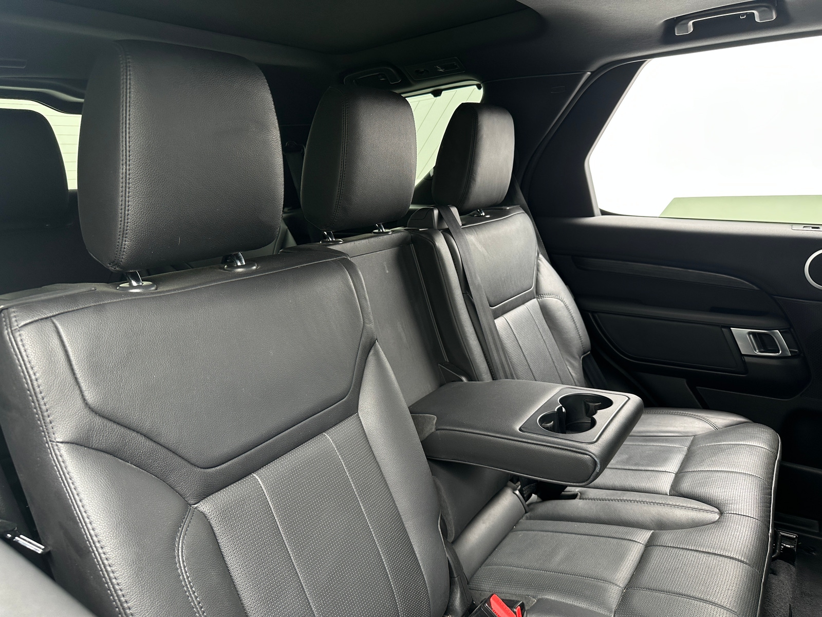 Thumbnail: 2018 Land Rover Discovery - 5