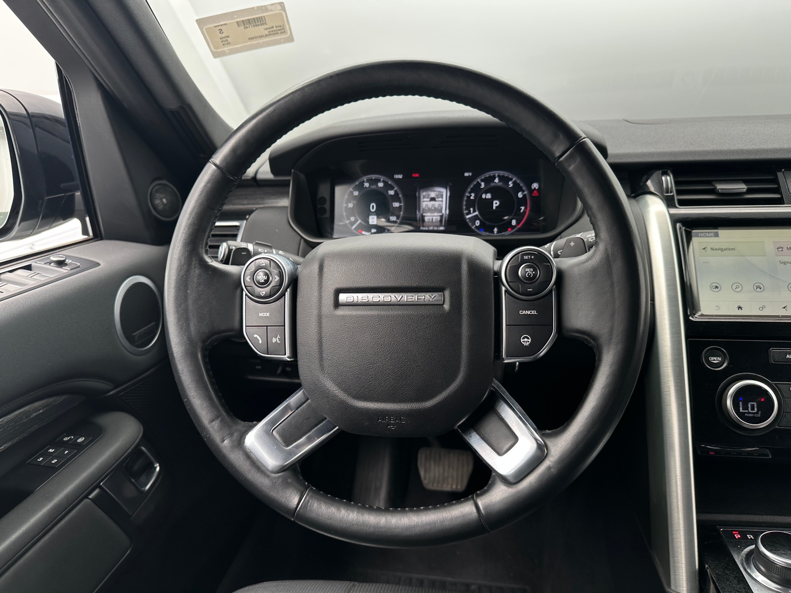 Thumbnail: 2018 Land Rover Discovery - 4