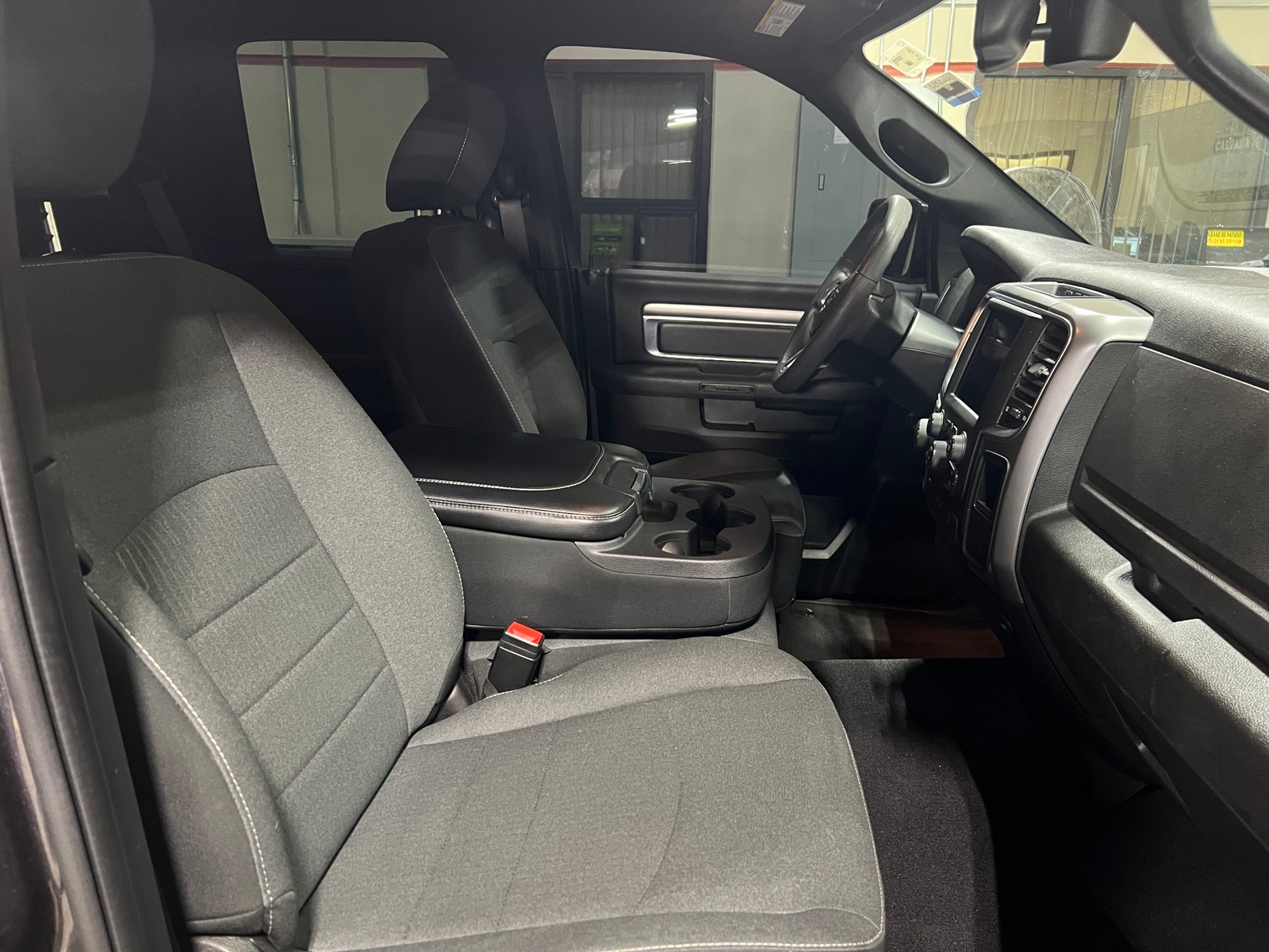 Thumbnail: 2022 RAM 1500 Classic - 2