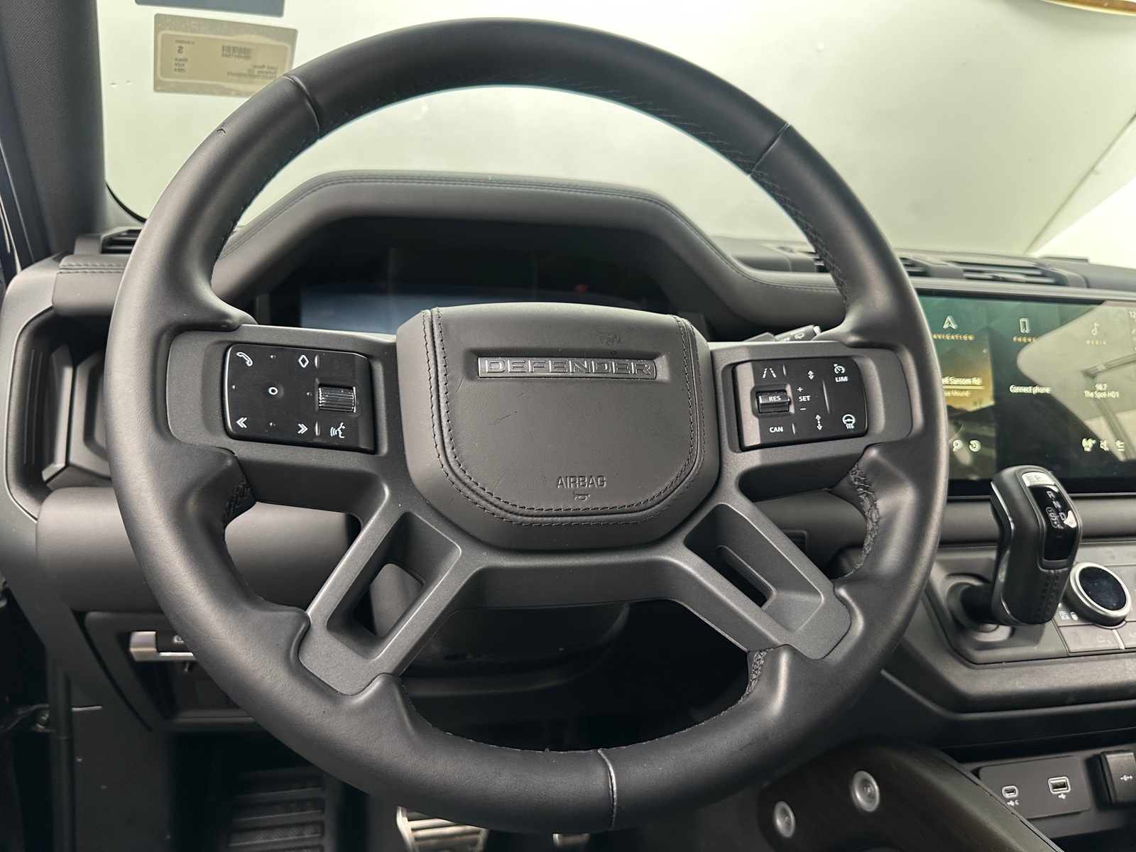 Thumbnail: 2024 Land Rover Defender - 4