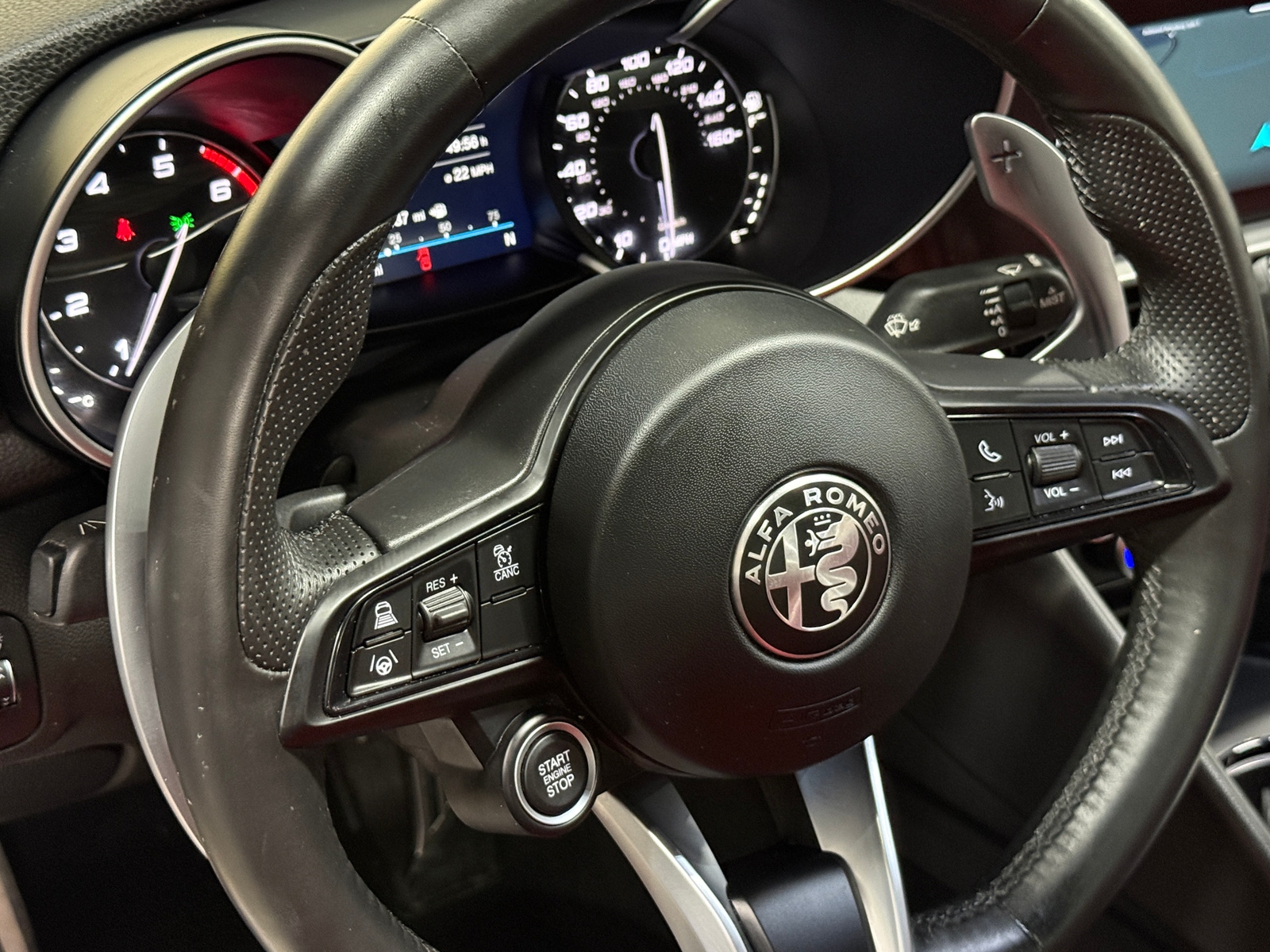 Thumbnail: 2022 Alfa Romeo Giulia - 4