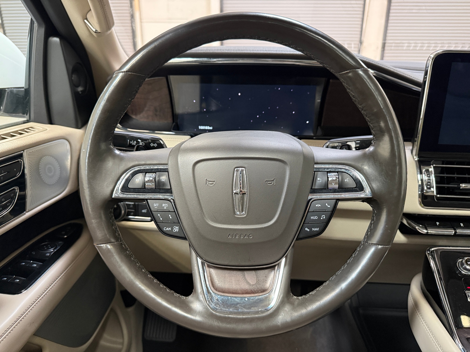 Thumbnail: 2020 Lincoln Navigator L - 4