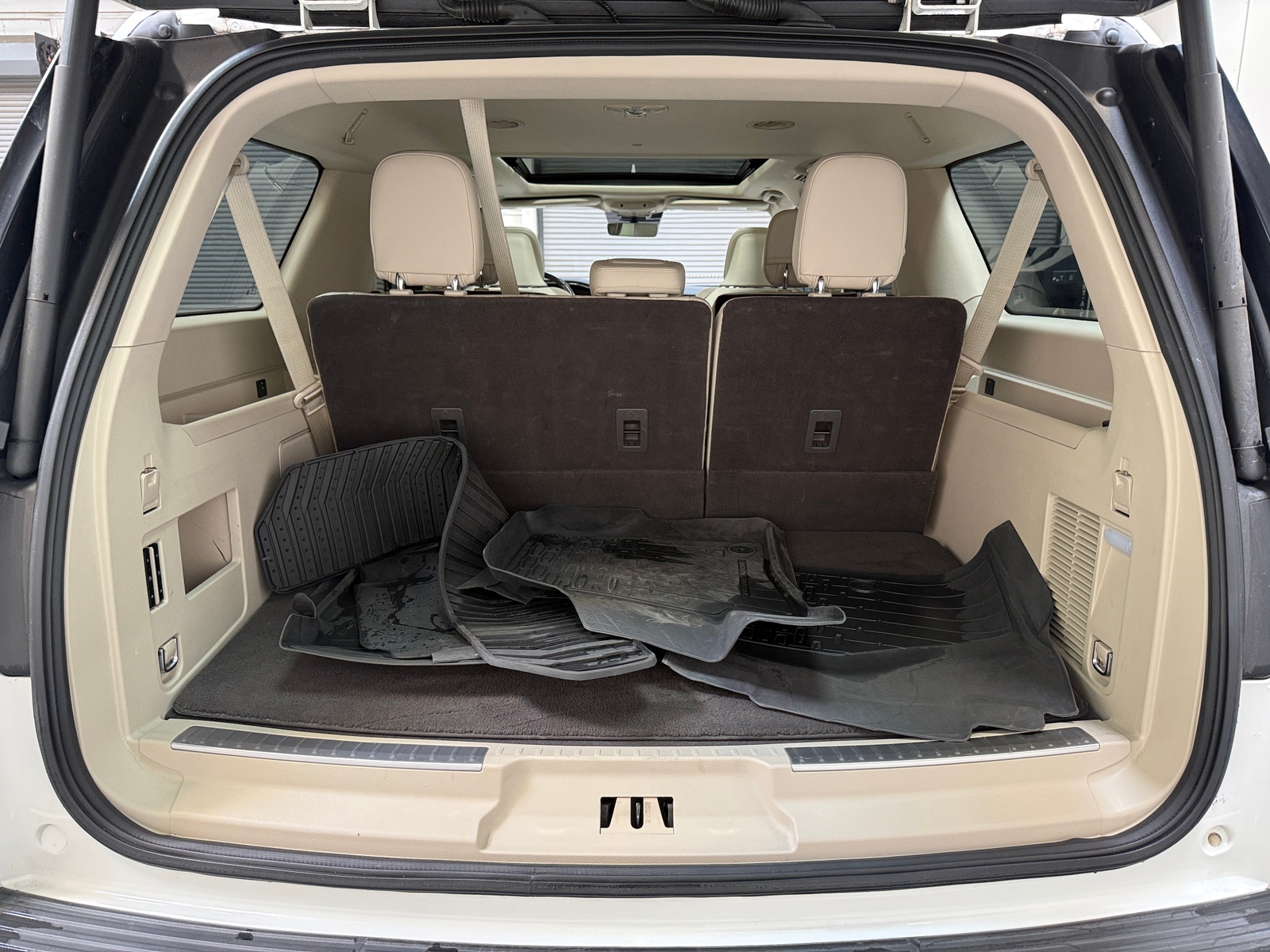 Thumbnail: 2020 Lincoln Navigator L - 6