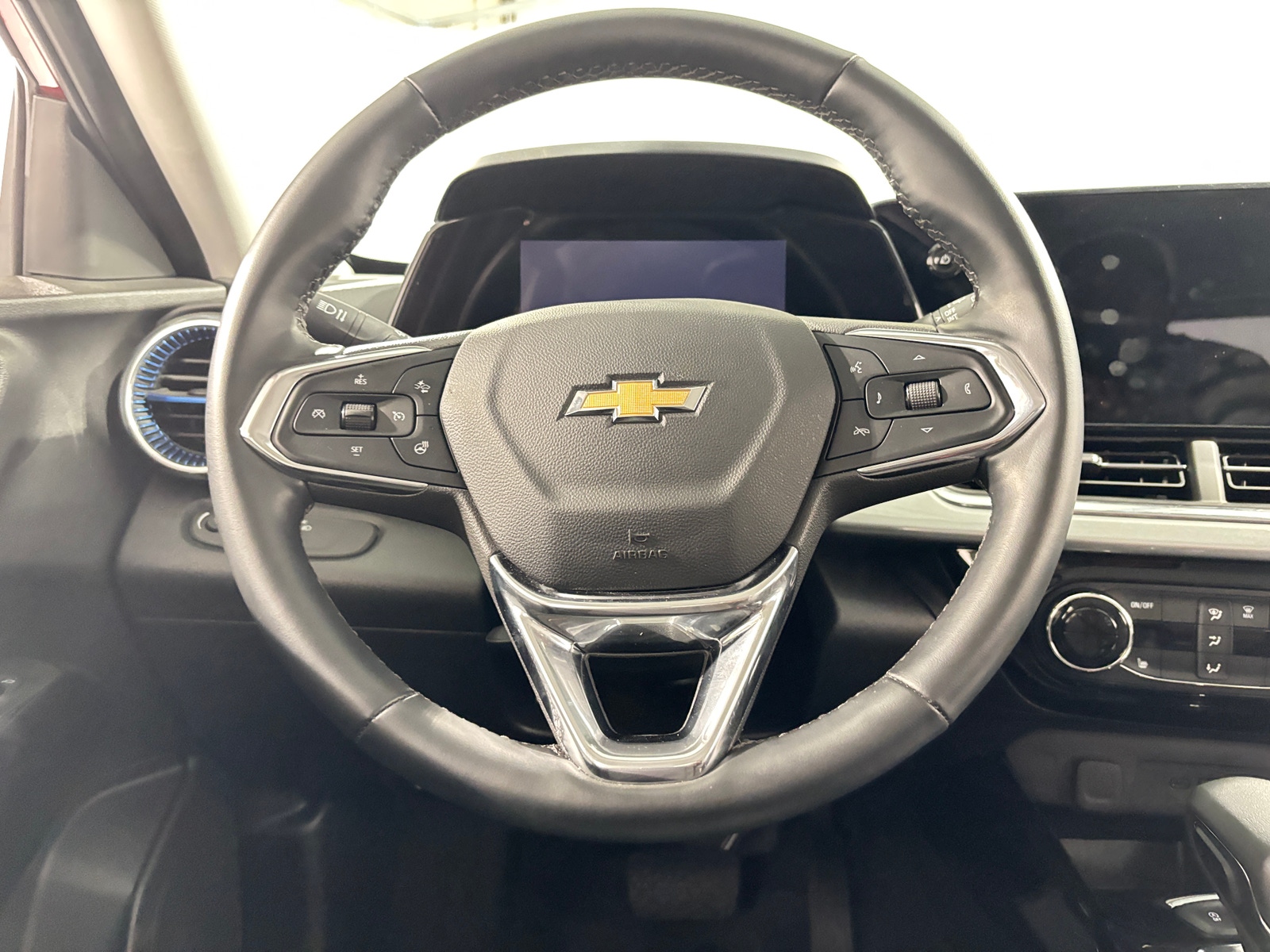 Thumbnail: 2025 Chevrolet Trax - 5