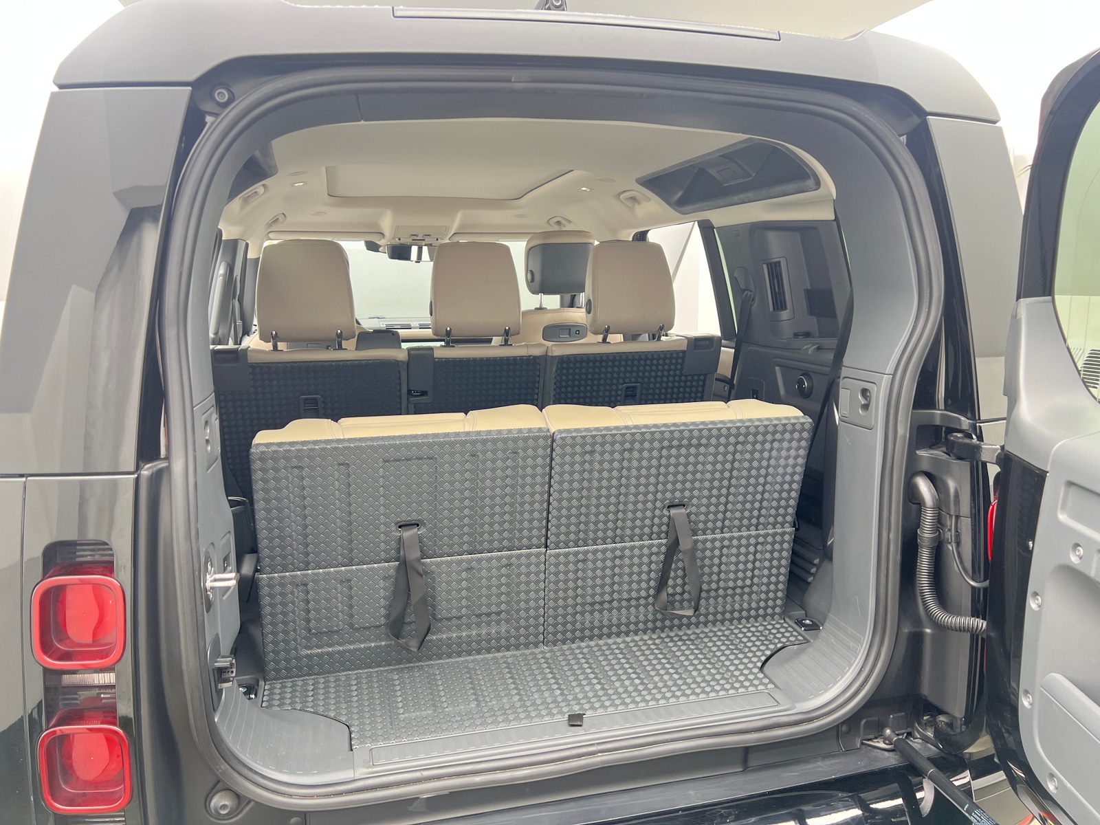 Thumbnail: 2020 Land Rover Defender - 6