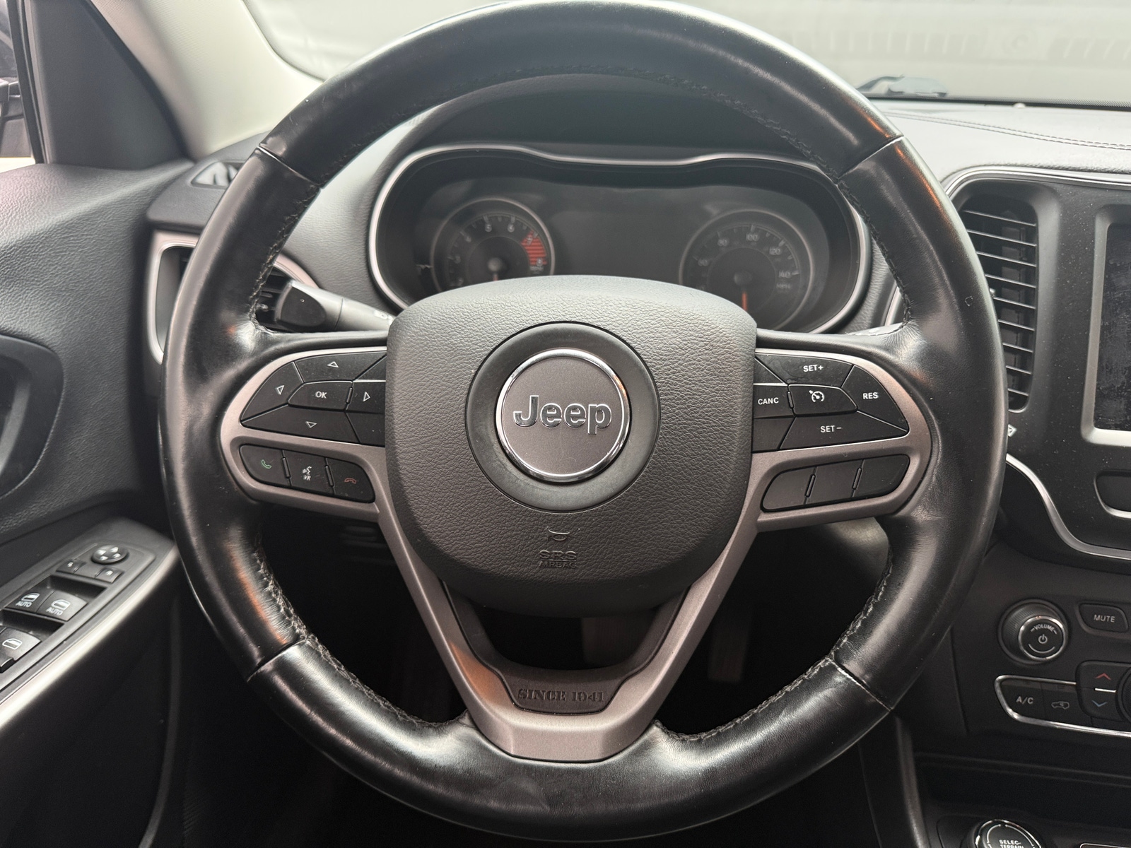Thumbnail: 2021 Jeep Cherokee - 4