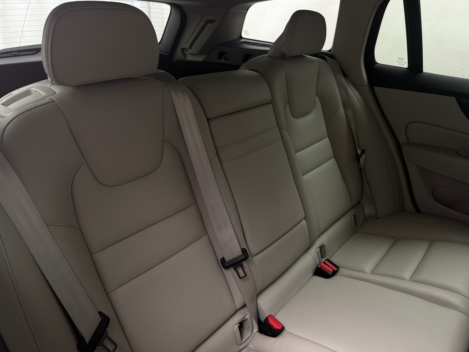 Thumbnail: 2022 Volvo V60 - 5