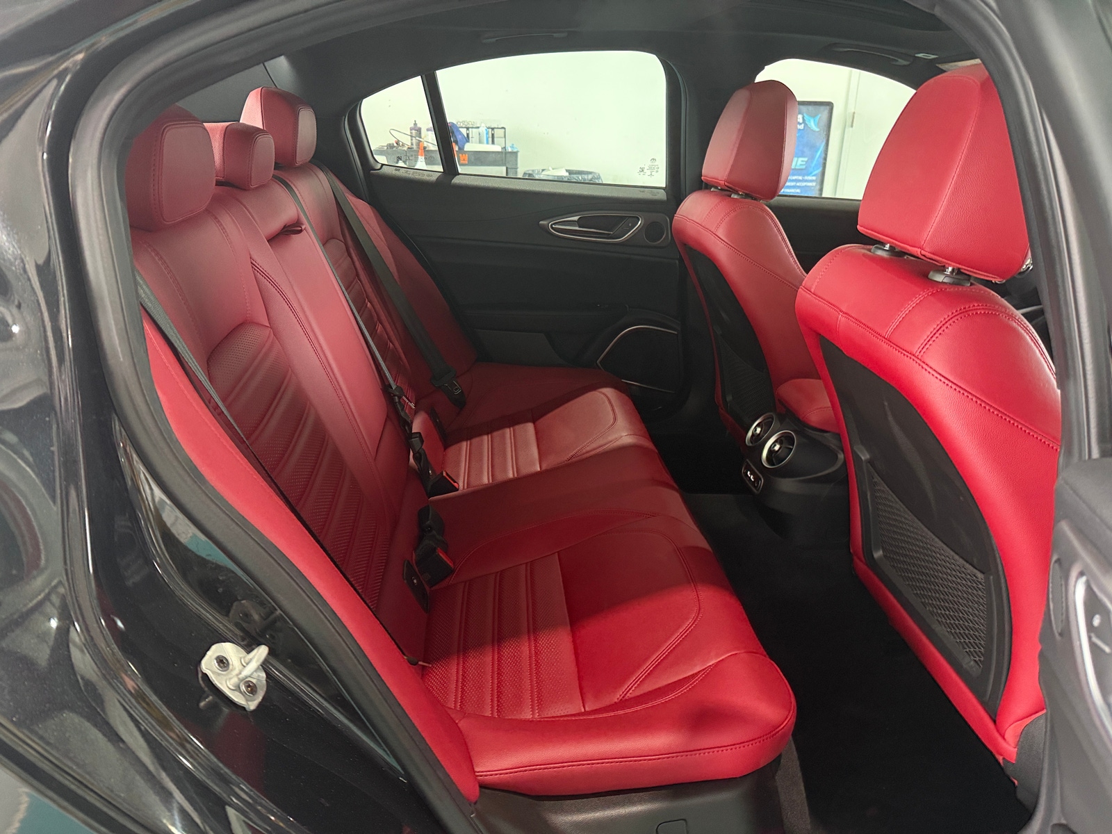 Thumbnail: 2022 Alfa Romeo Giulia - 5