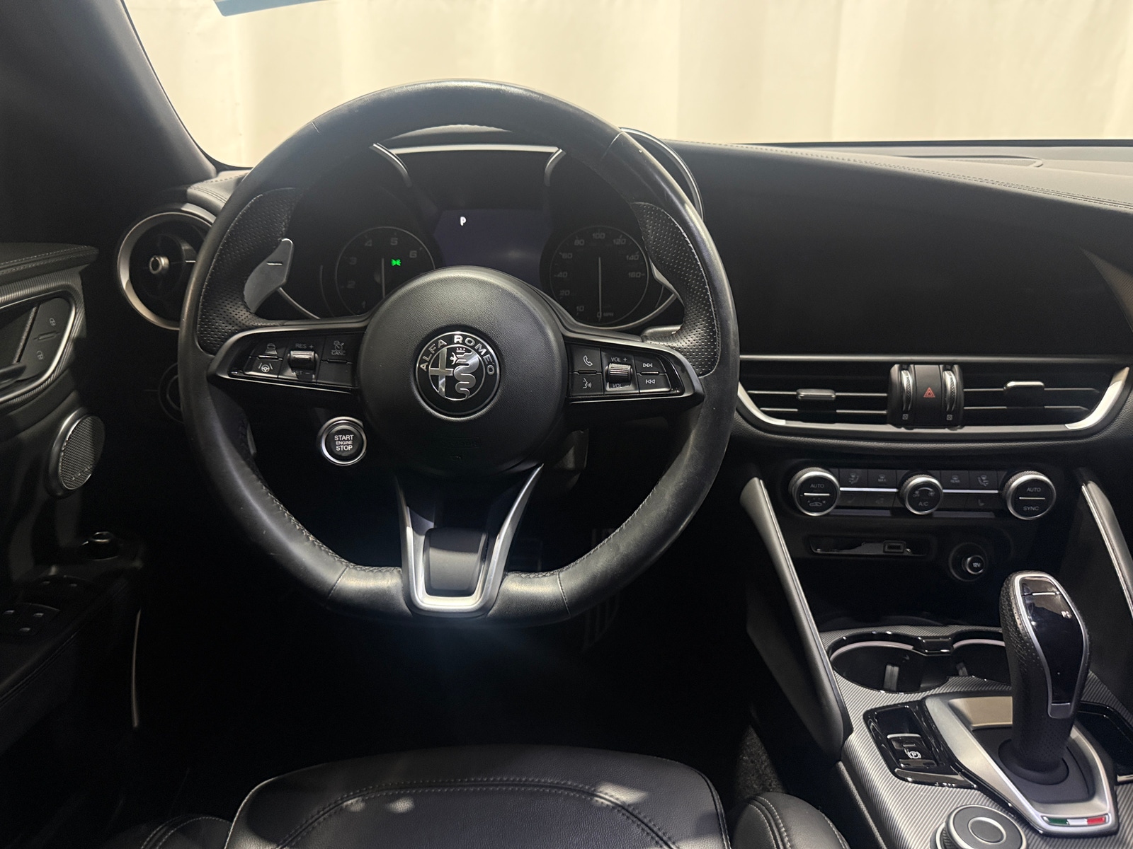 Thumbnail: 2023 Alfa Romeo Giulia - 4