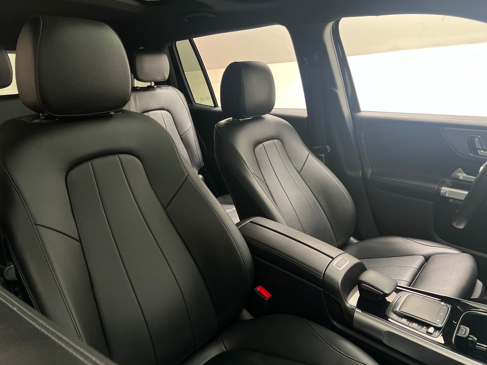 Thumbnail: 2022 Mercedes-Benz GLB - 2