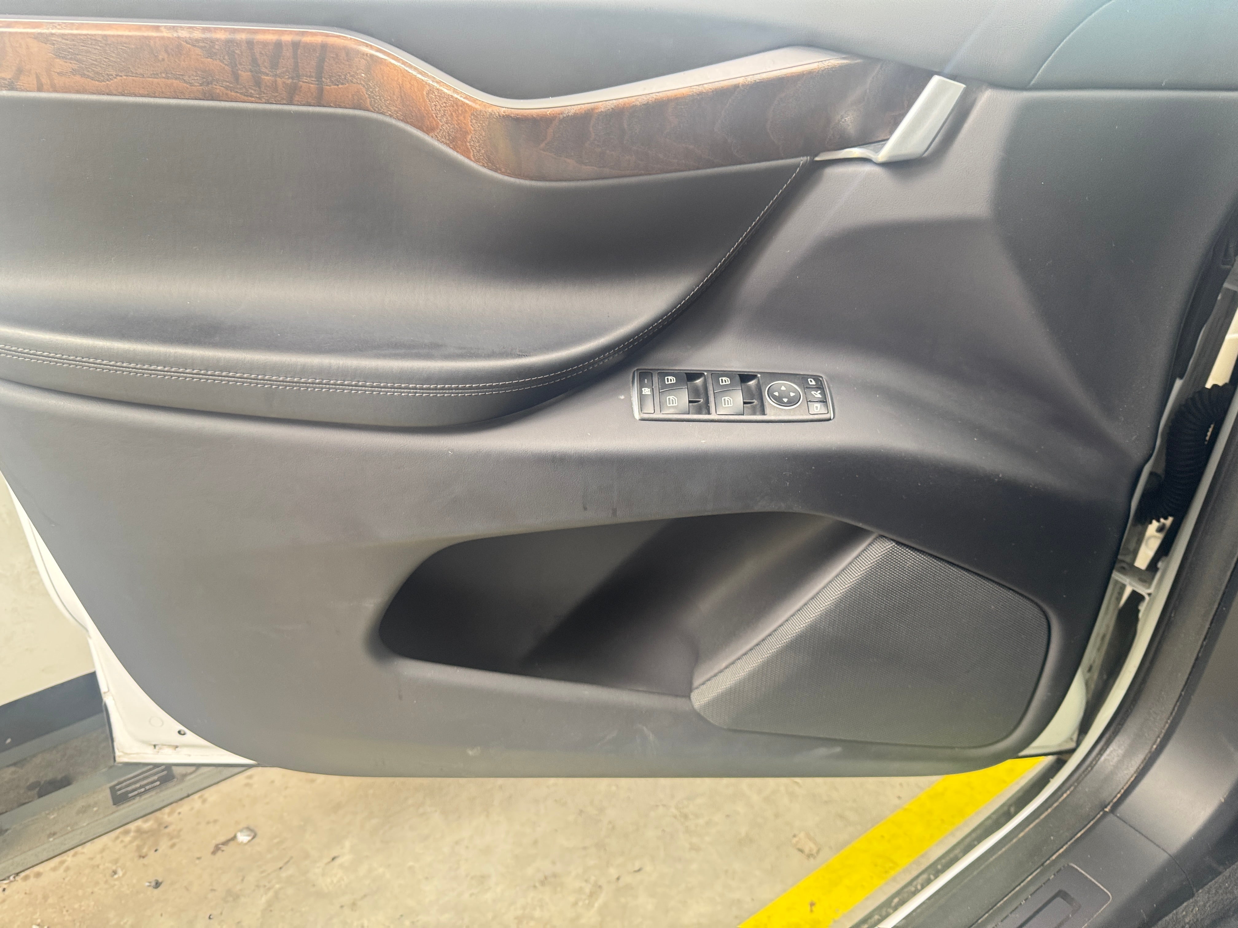 Used 2019 Tesla Model X Long Range with VIN 5YJXCDE25KF182807 for sale in Oak Creek, WI