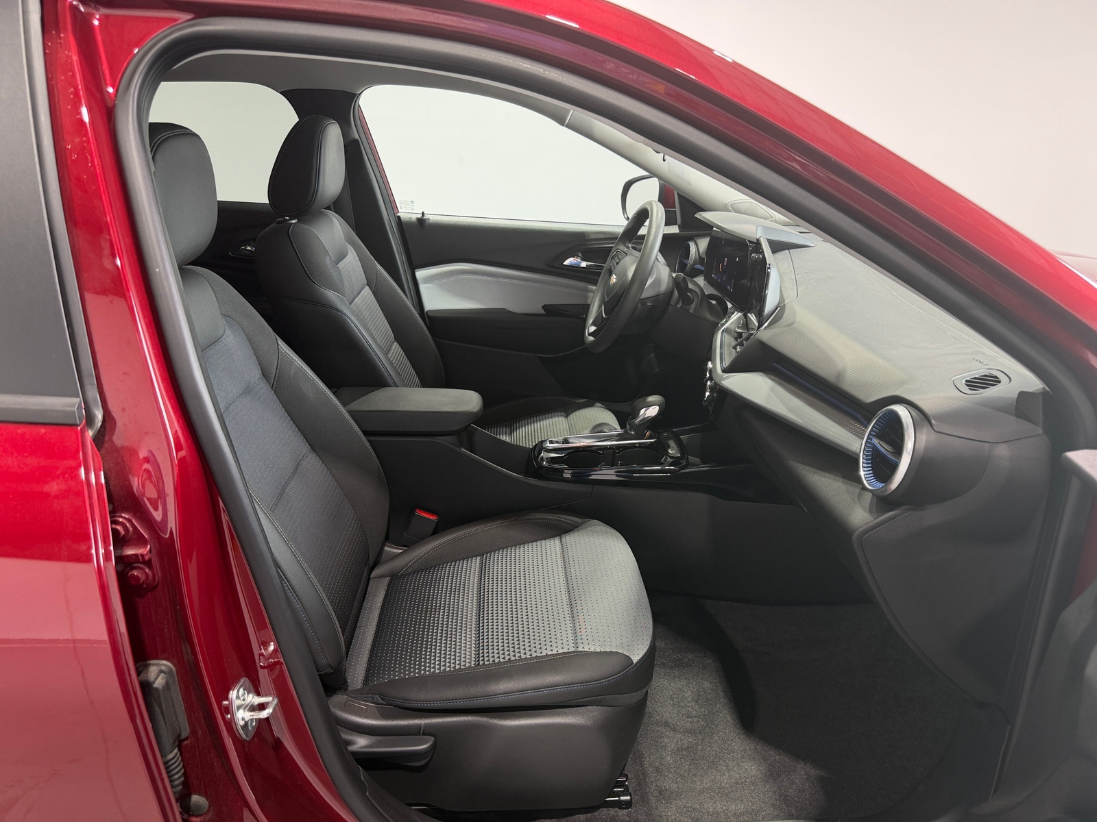 Thumbnail: 2025 Chevrolet Trax - 2