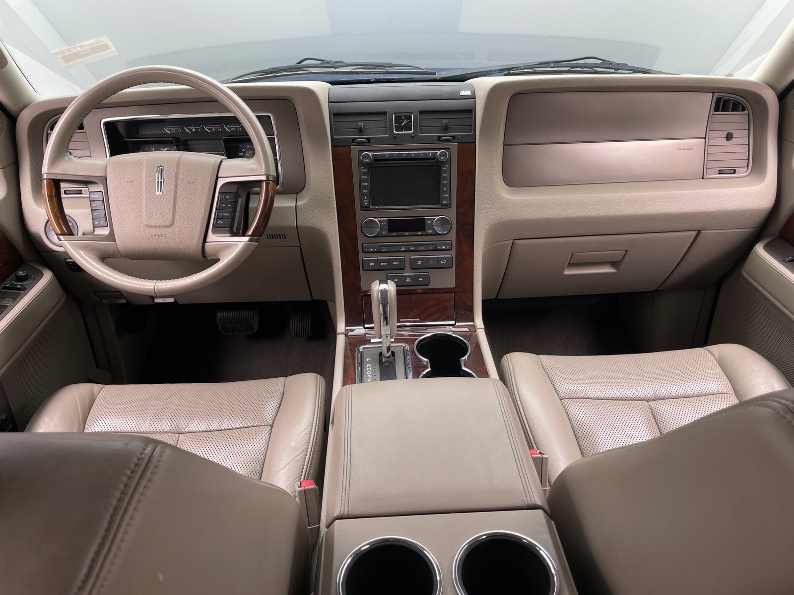 Thumbnail: 2012 Lincoln Navigator L - 2