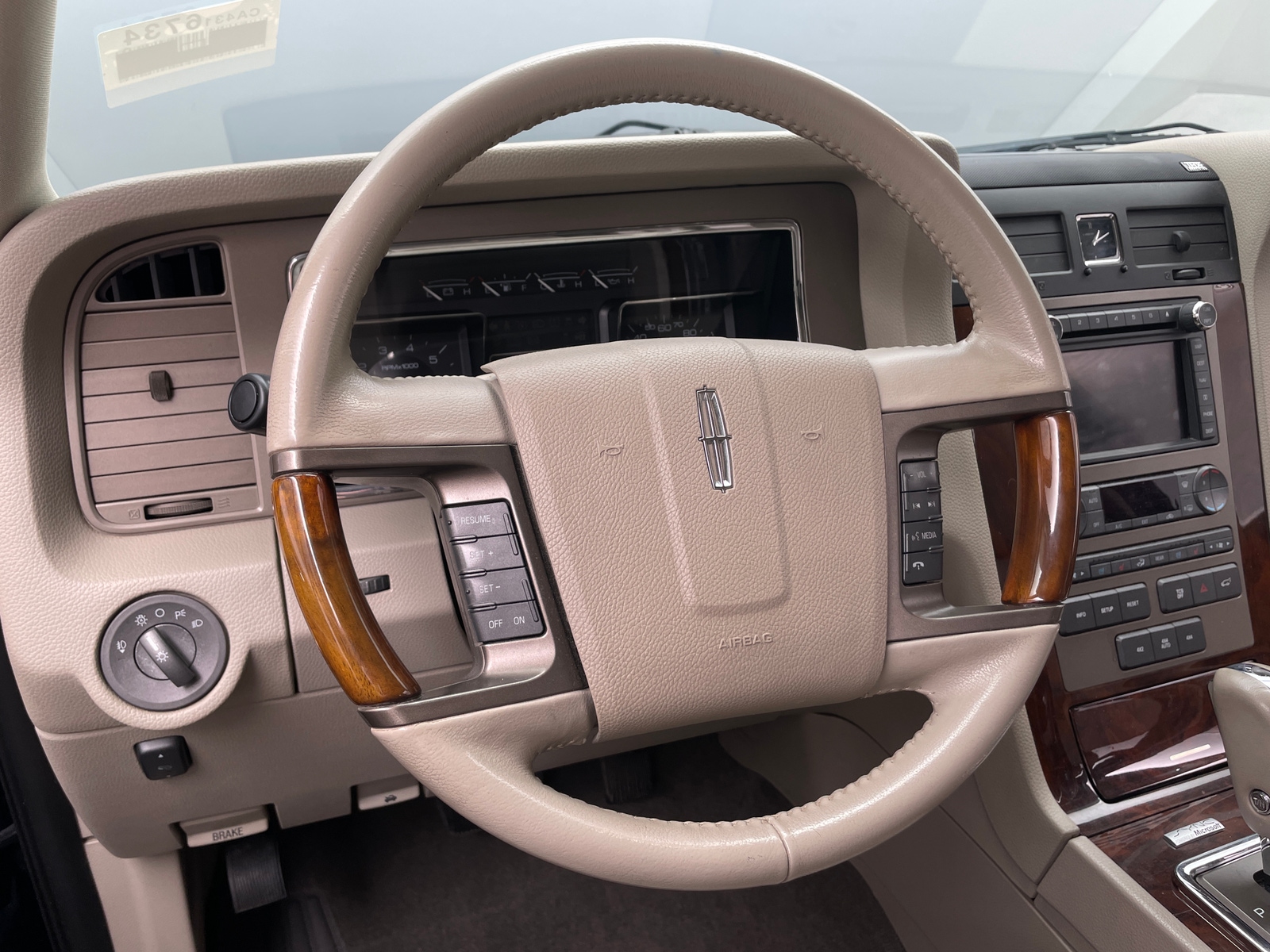 Thumbnail: 2012 Lincoln Navigator L - 4