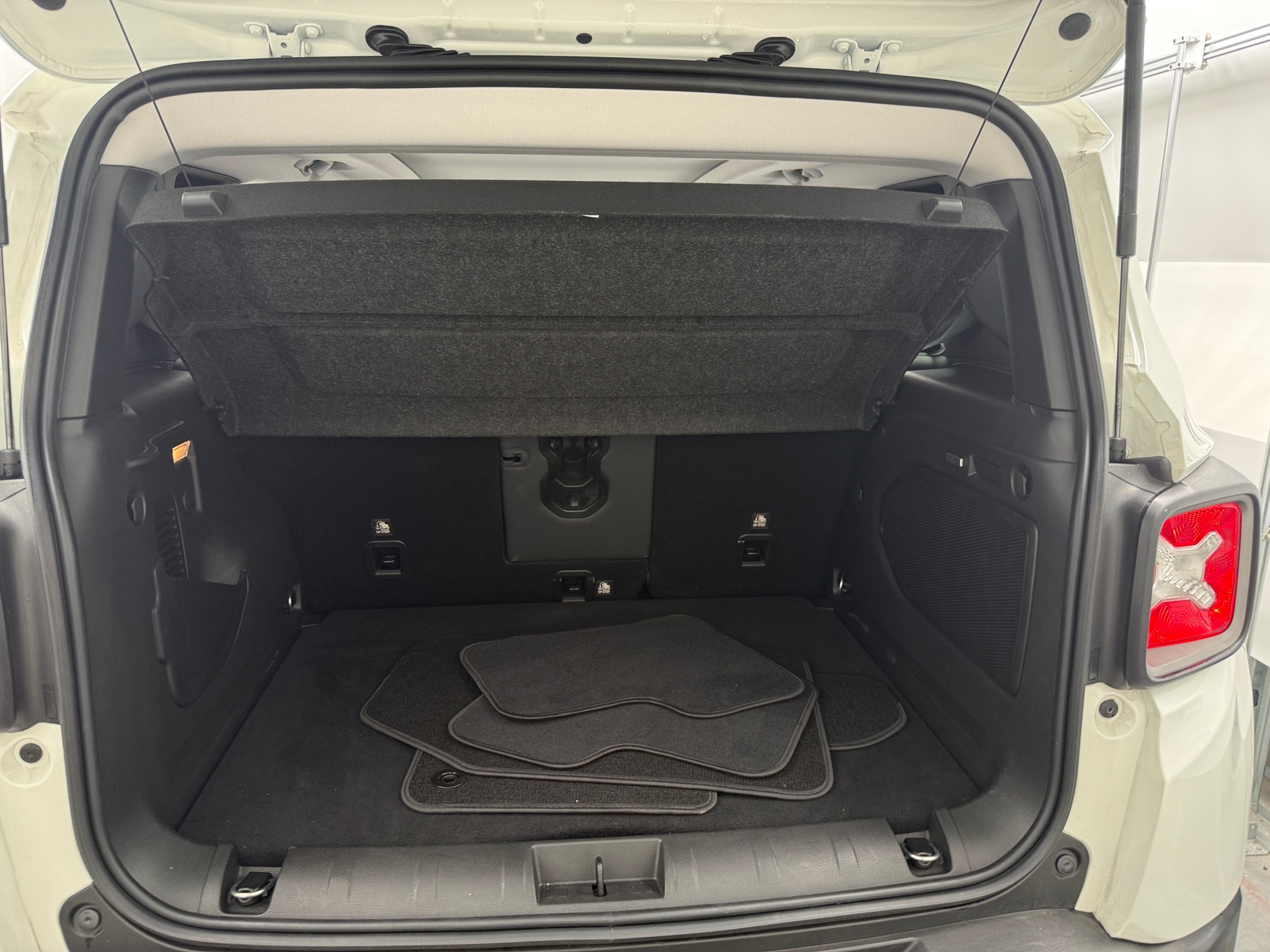 Thumbnail: 2021 Jeep Renegade - 6