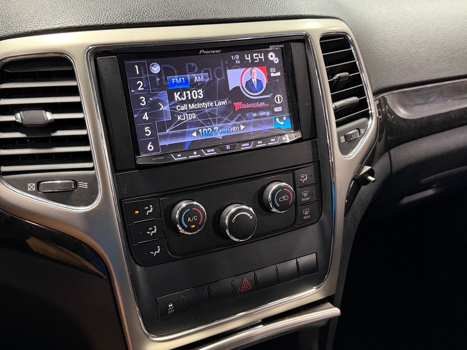 Thumbnail: 2011 Jeep Grand Cherokee - 4