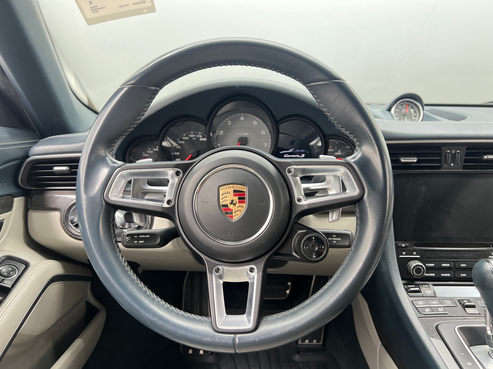 Thumbnail: 2017 Porsche 911 - 4