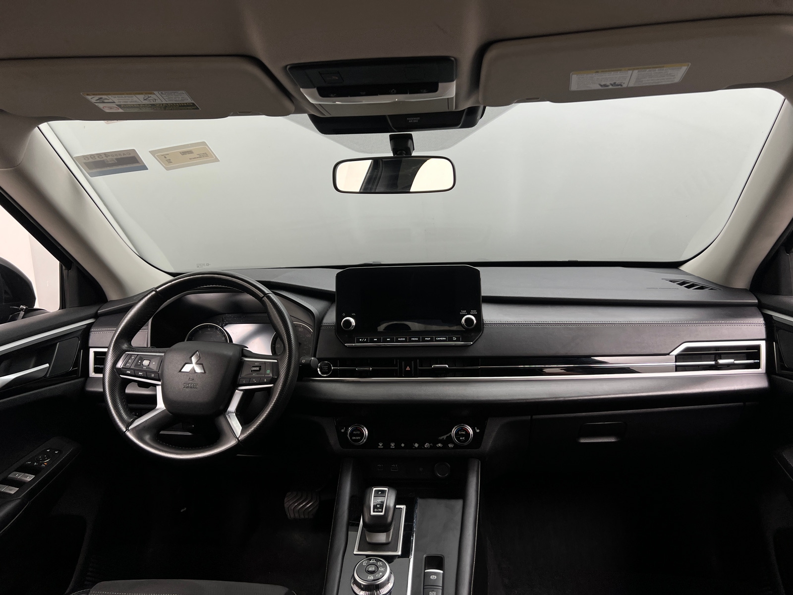 Thumbnail: 2024 Mitsubishi Outlander - 3