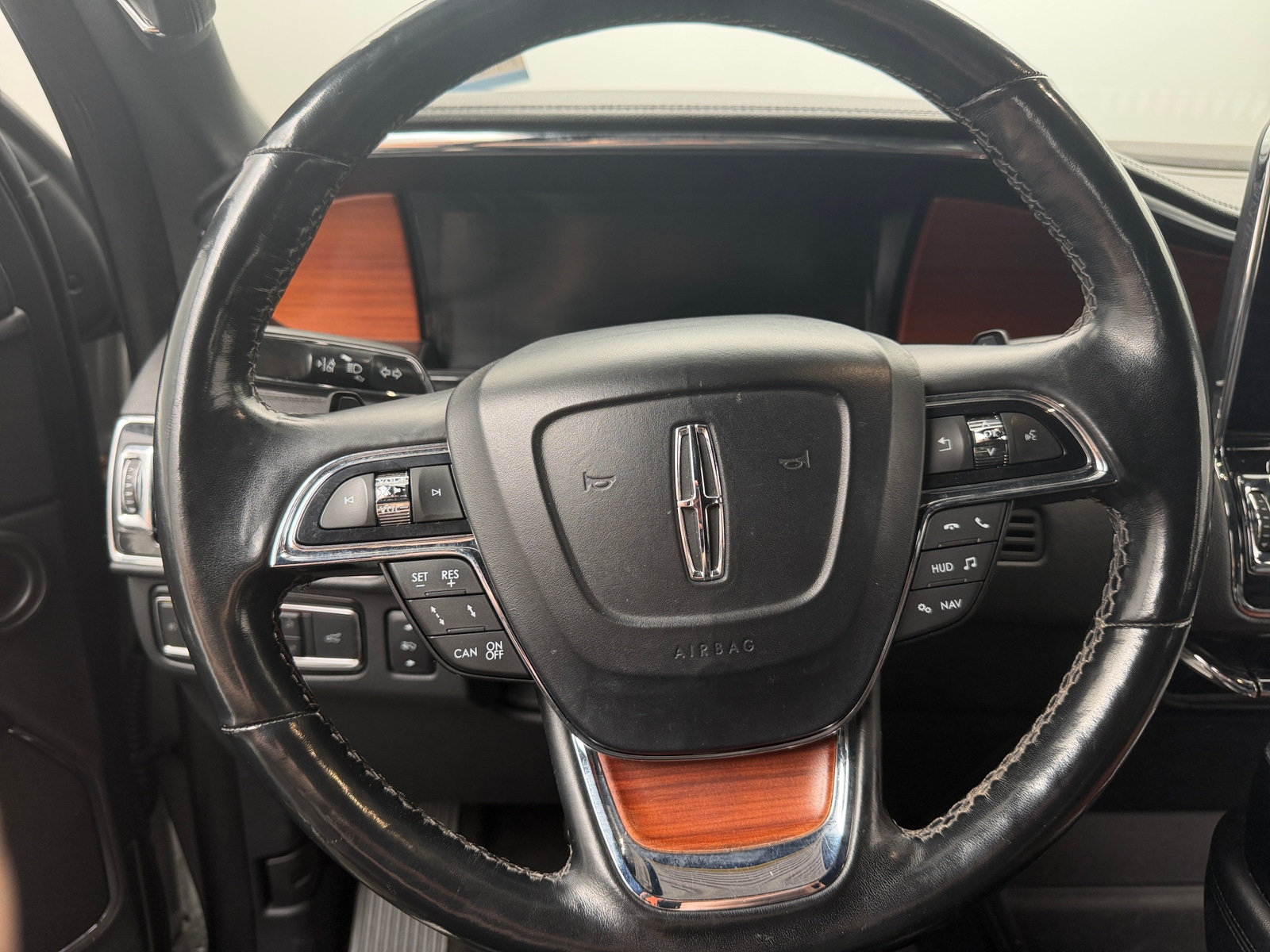 Thumbnail: 2018 Lincoln Navigator - 4