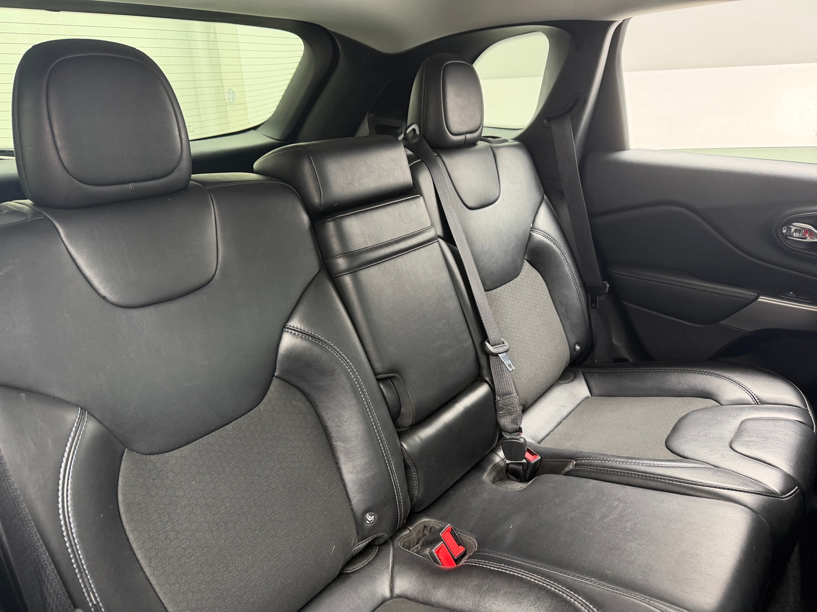 Thumbnail: 2019 Jeep Cherokee - 6