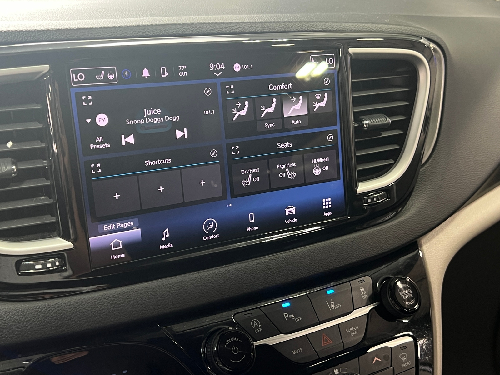 Thumbnail: 2024 Chrysler Pacifica - 3