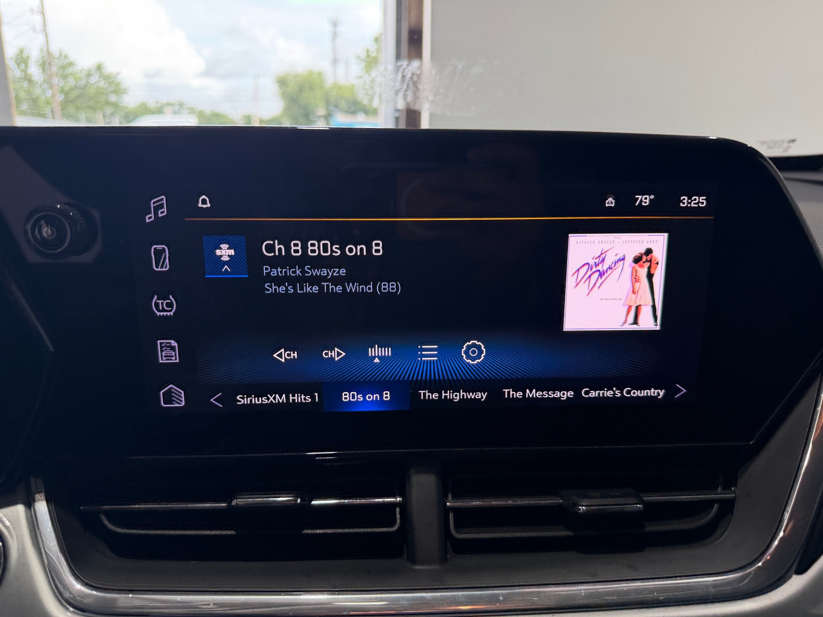 Thumbnail: 2025 Chevrolet Trax - 4