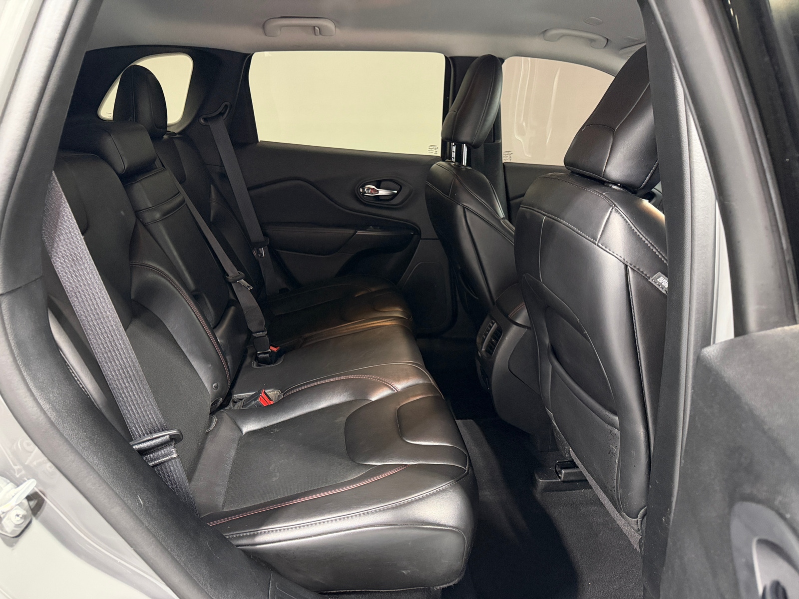 Thumbnail: 2019 Jeep Cherokee - 6