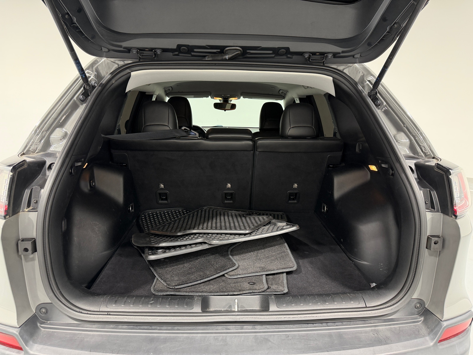 Thumbnail: 2019 Jeep Cherokee - 7