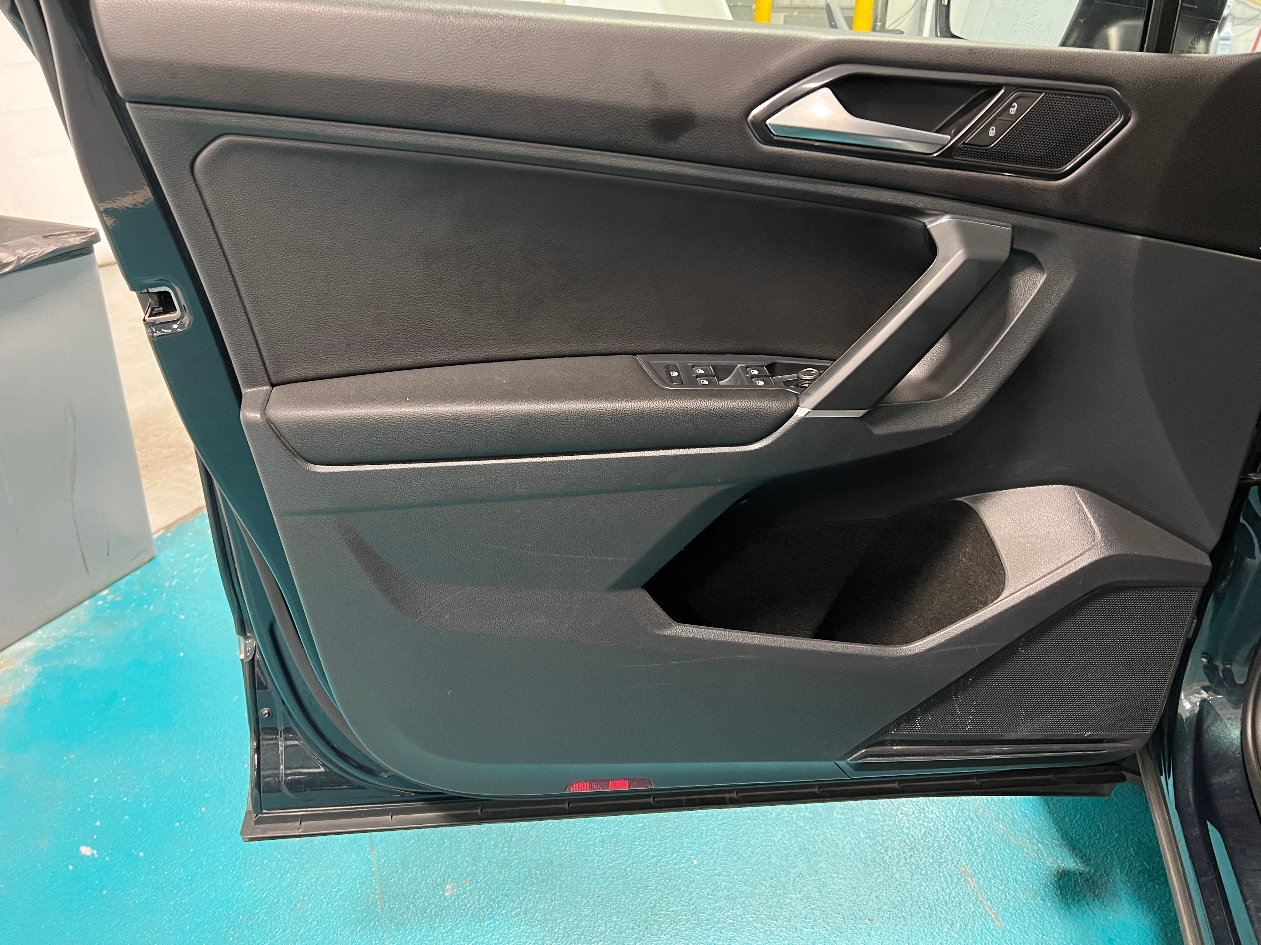 Used 2018 Volkswagen Tiguan SE with VIN 3VV2B7AX0JM033524 for sale in Auburn, WA