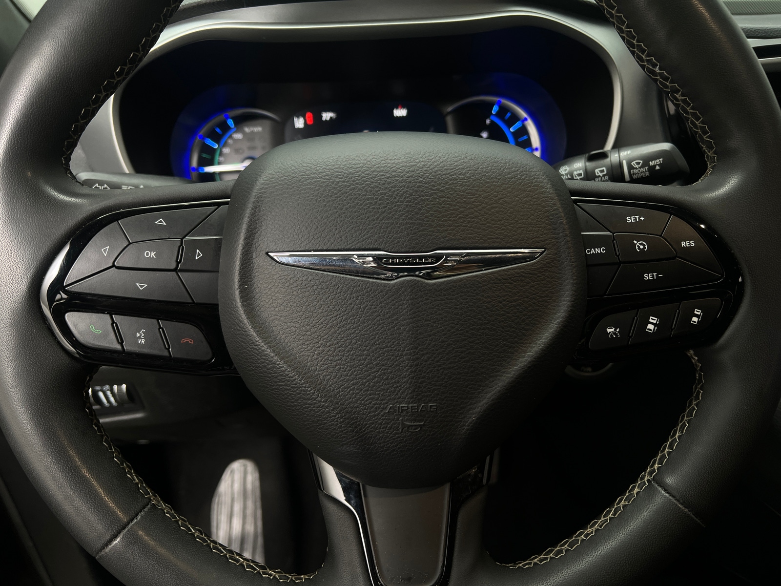 Thumbnail: 2022 Chrysler Pacifica - 4