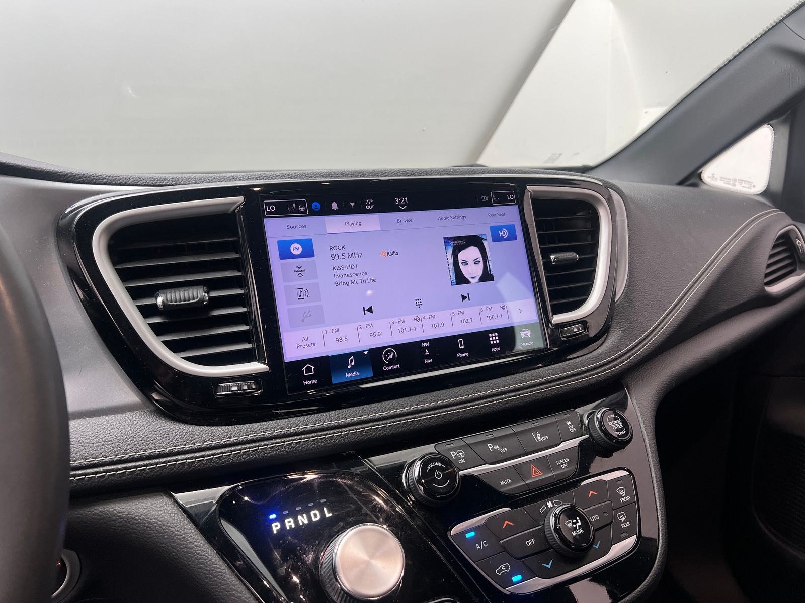 Thumbnail: 2022 Chrysler Pacifica - 3