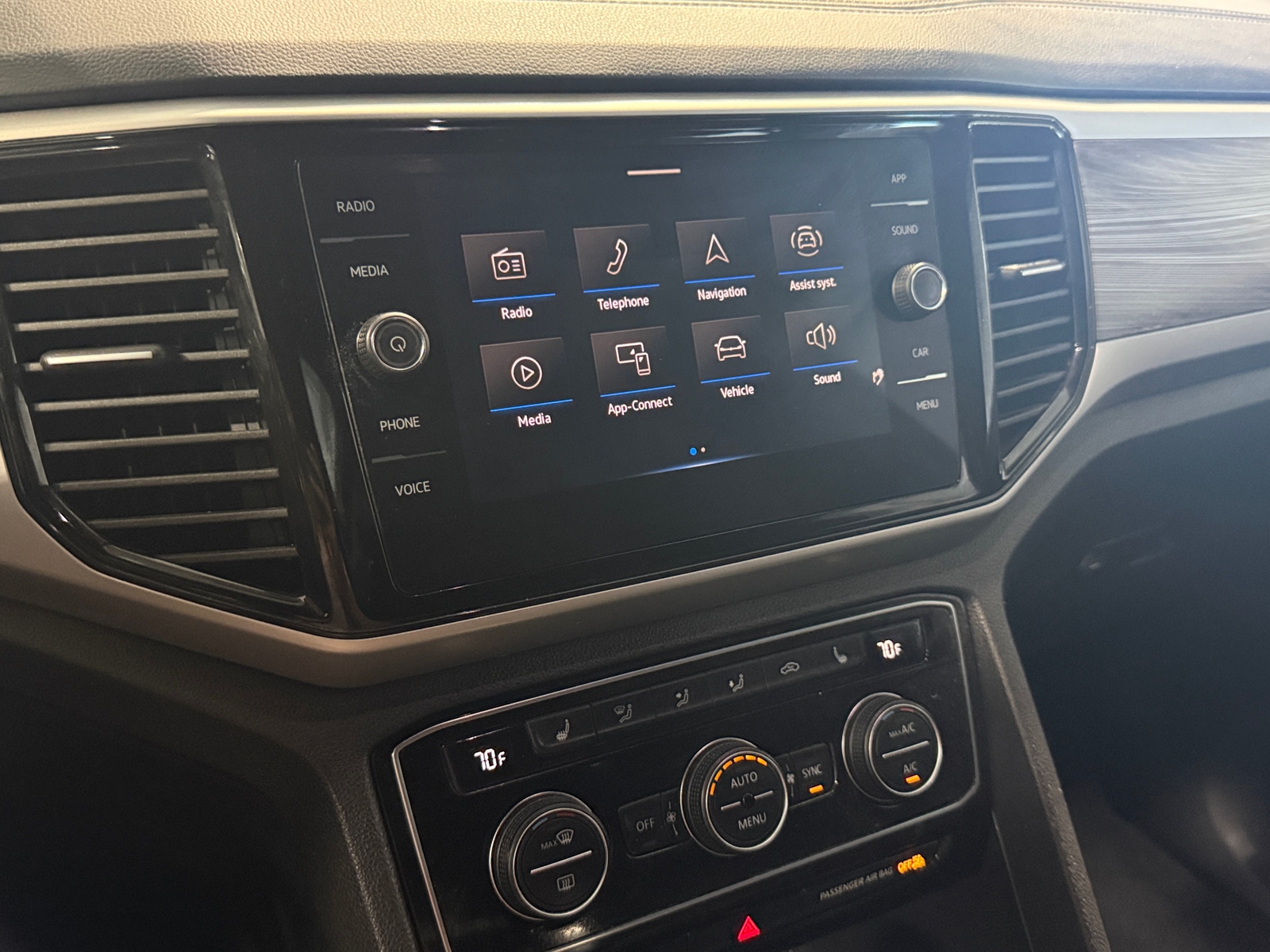 Thumbnail: 2023 Volkswagen Atlas - 4