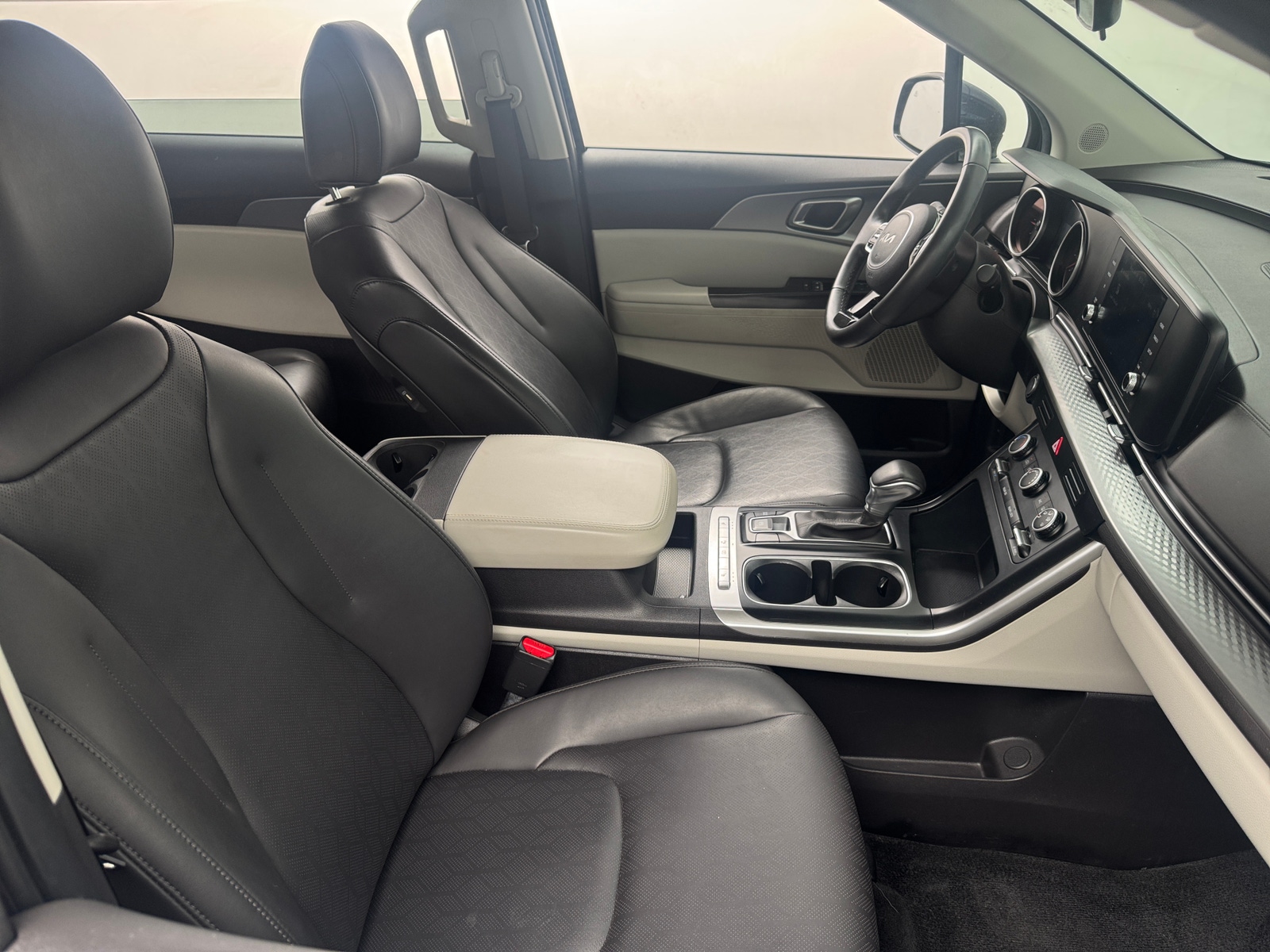 Thumbnail: 2023 Kia Carnival - 2