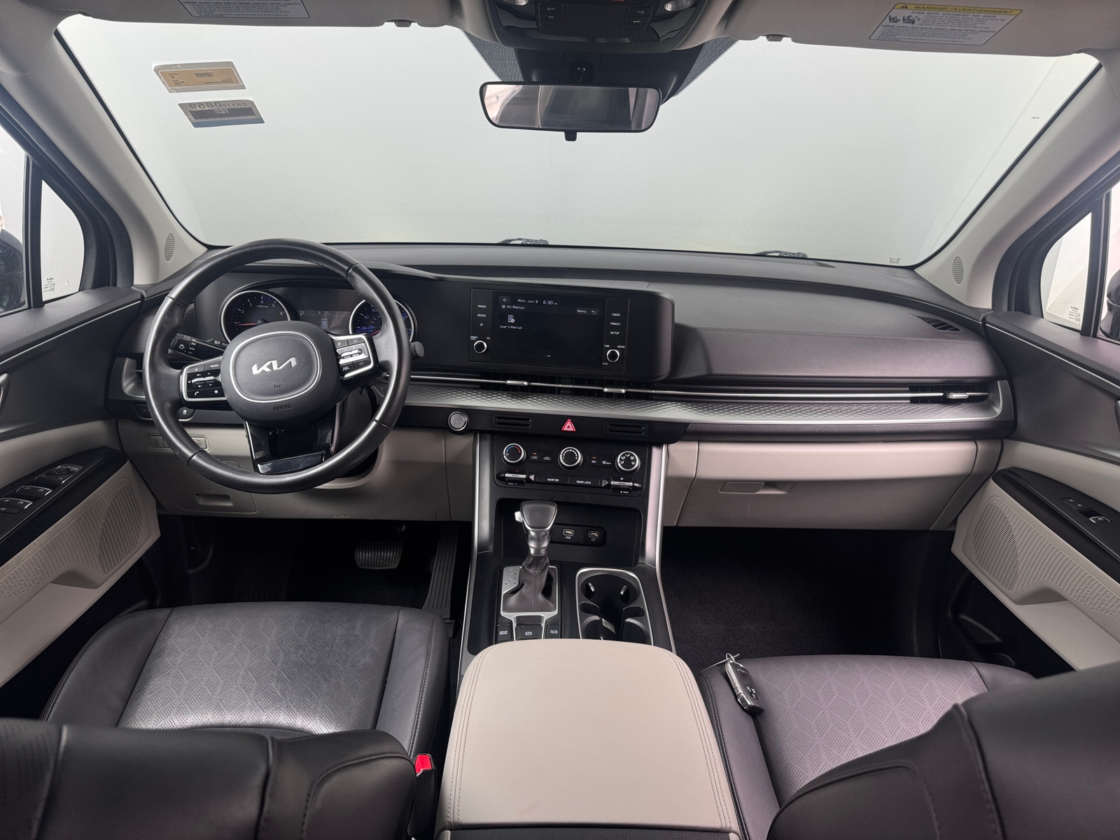 Thumbnail: 2023 Kia Carnival - 3