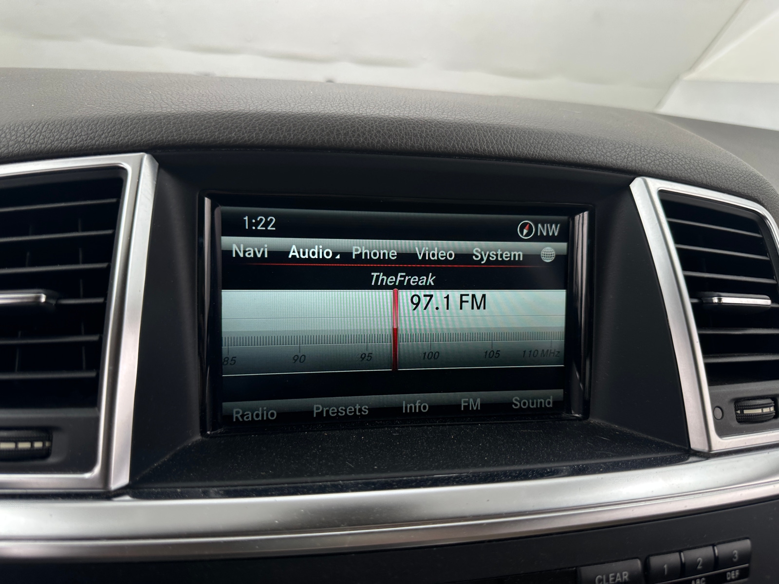 Thumbnail: 2014 Mercedes-Benz M-Class - 3