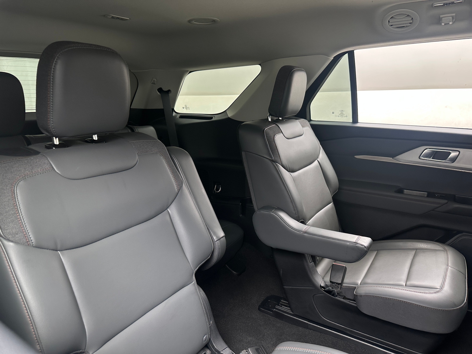 Thumbnail: 2025 Ford Explorer - 5
