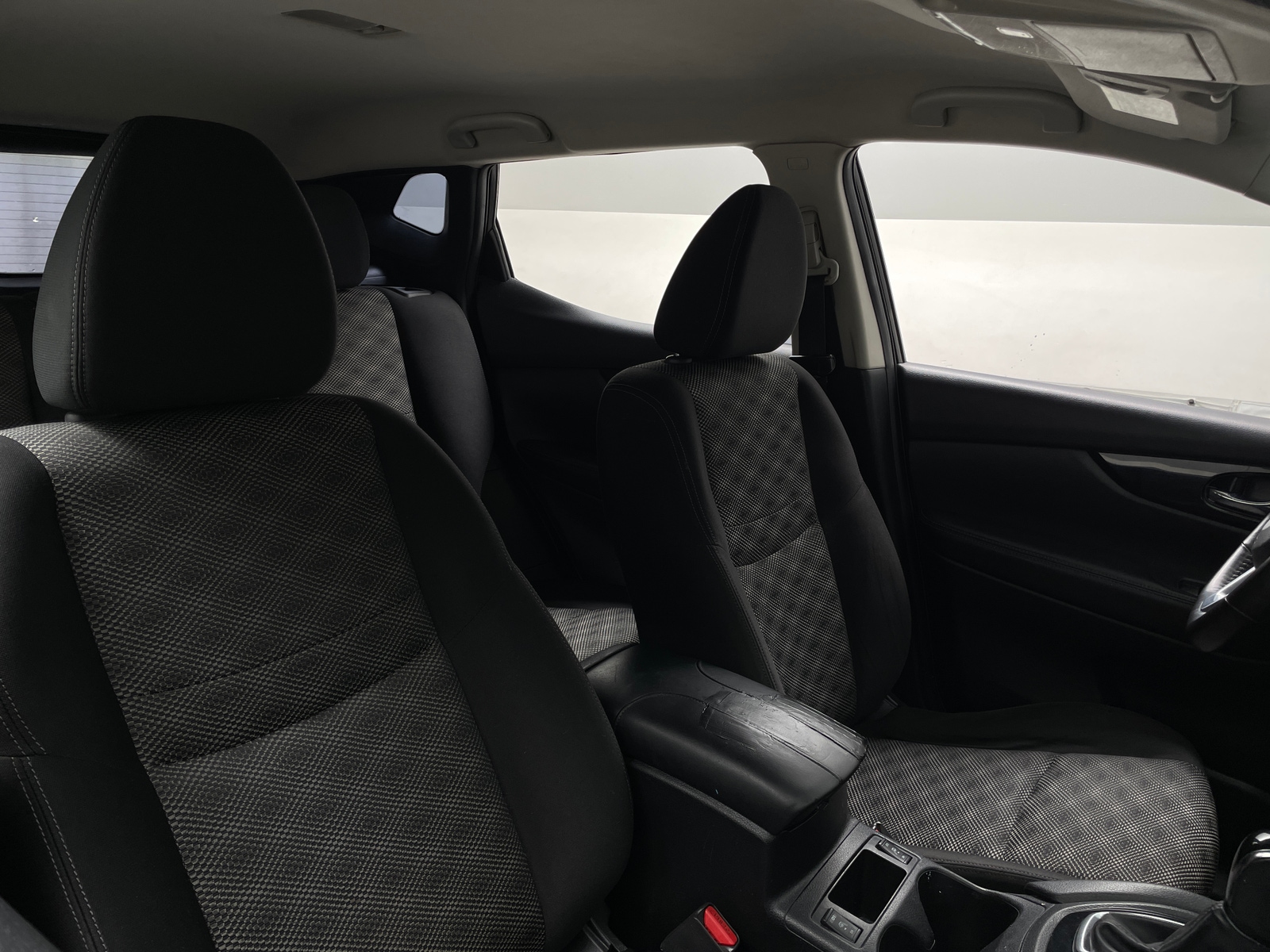 Thumbnail: 2017 Nissan Rogue Sport - 2