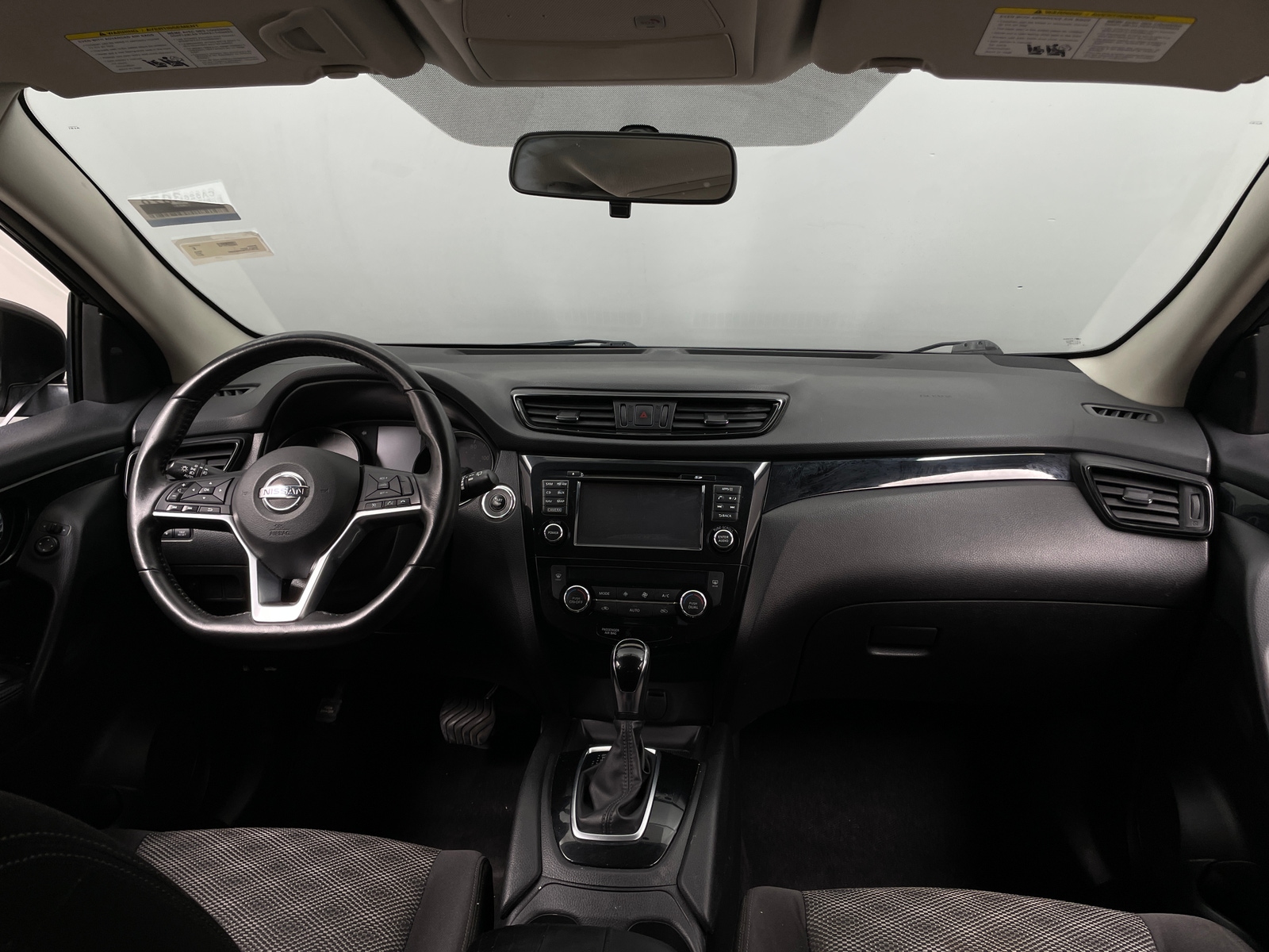 Thumbnail: 2017 Nissan Rogue Sport - 3